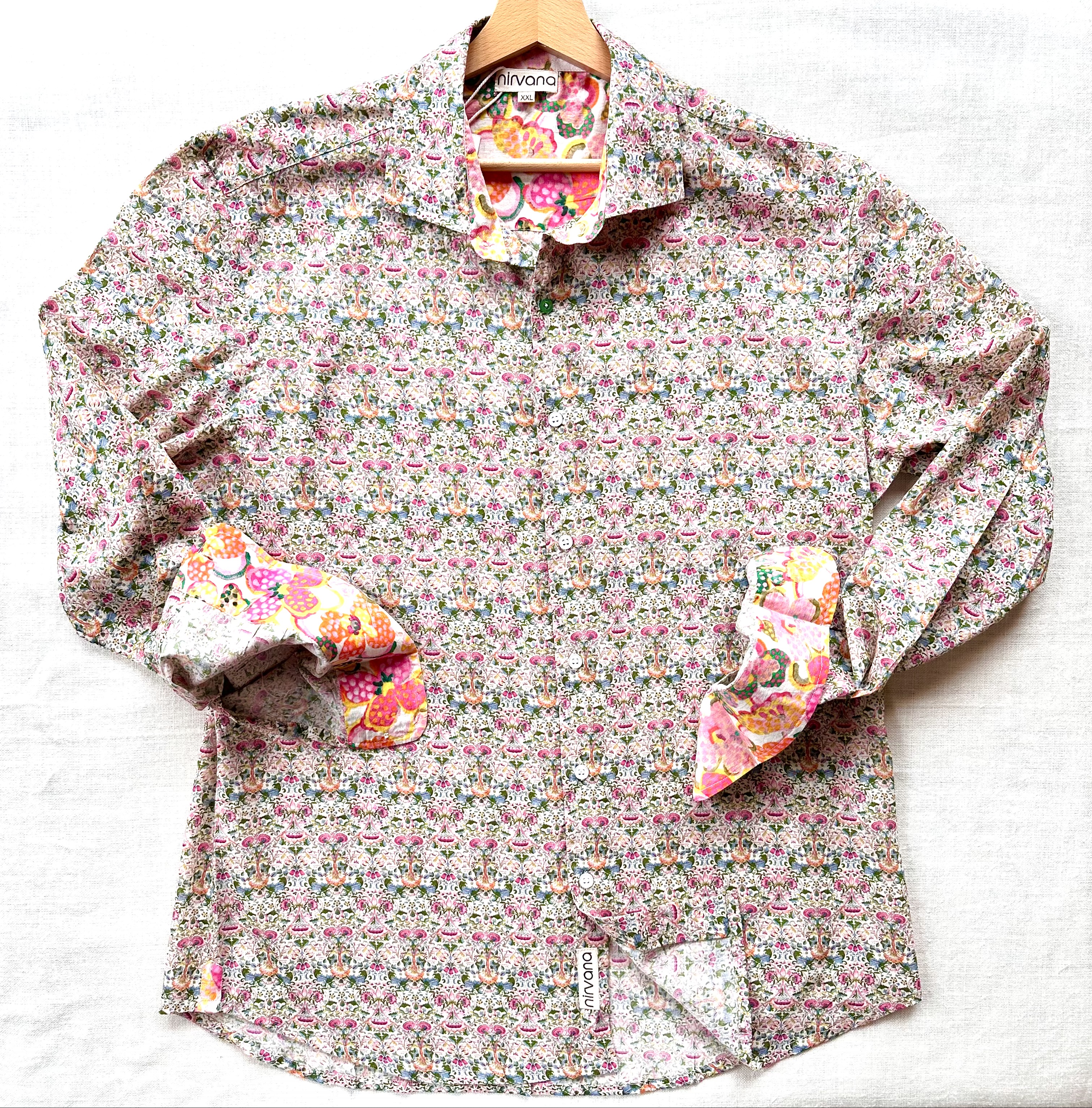 Chemise à motifs floraux