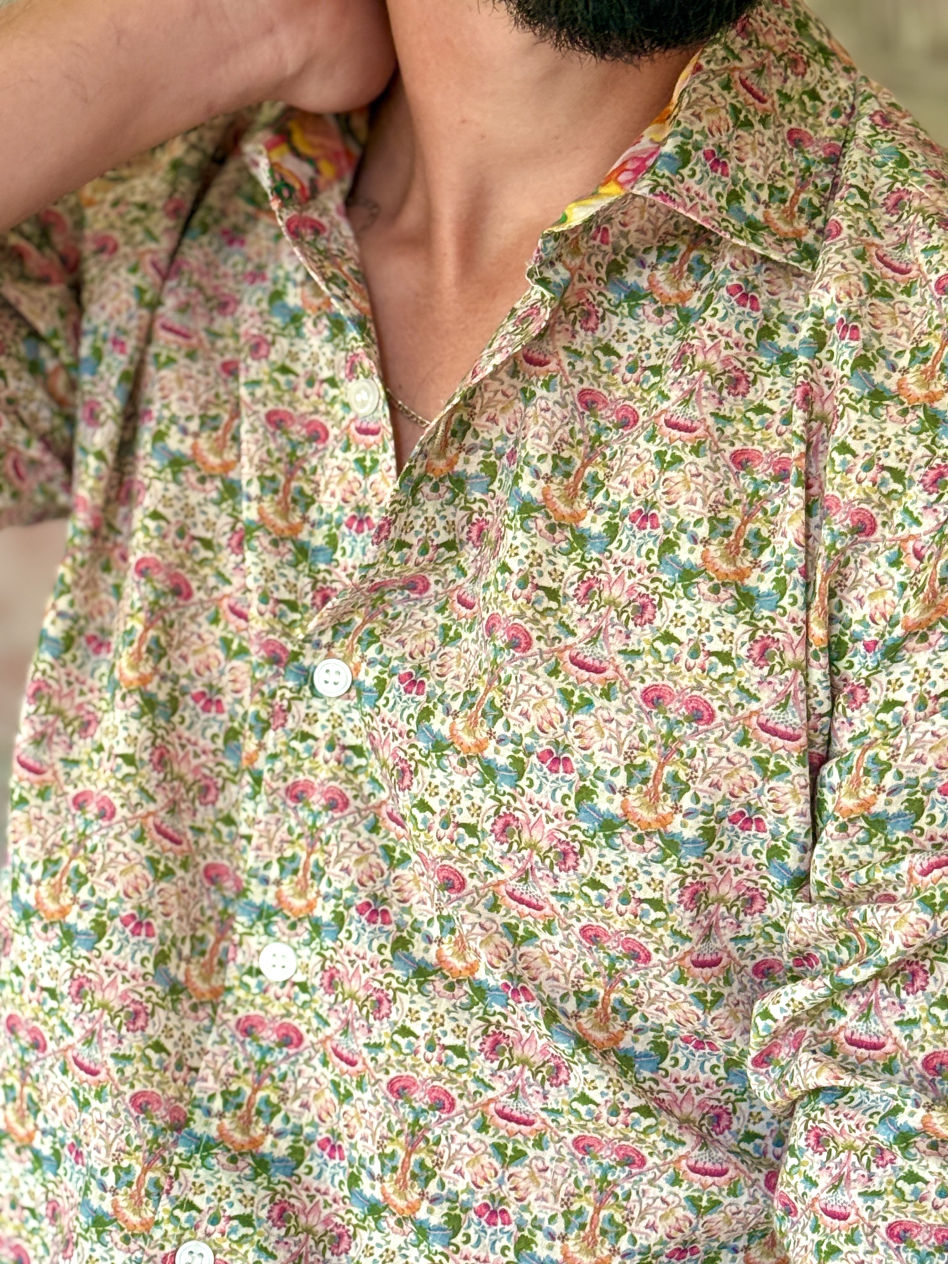 Chemise à motifs floraux