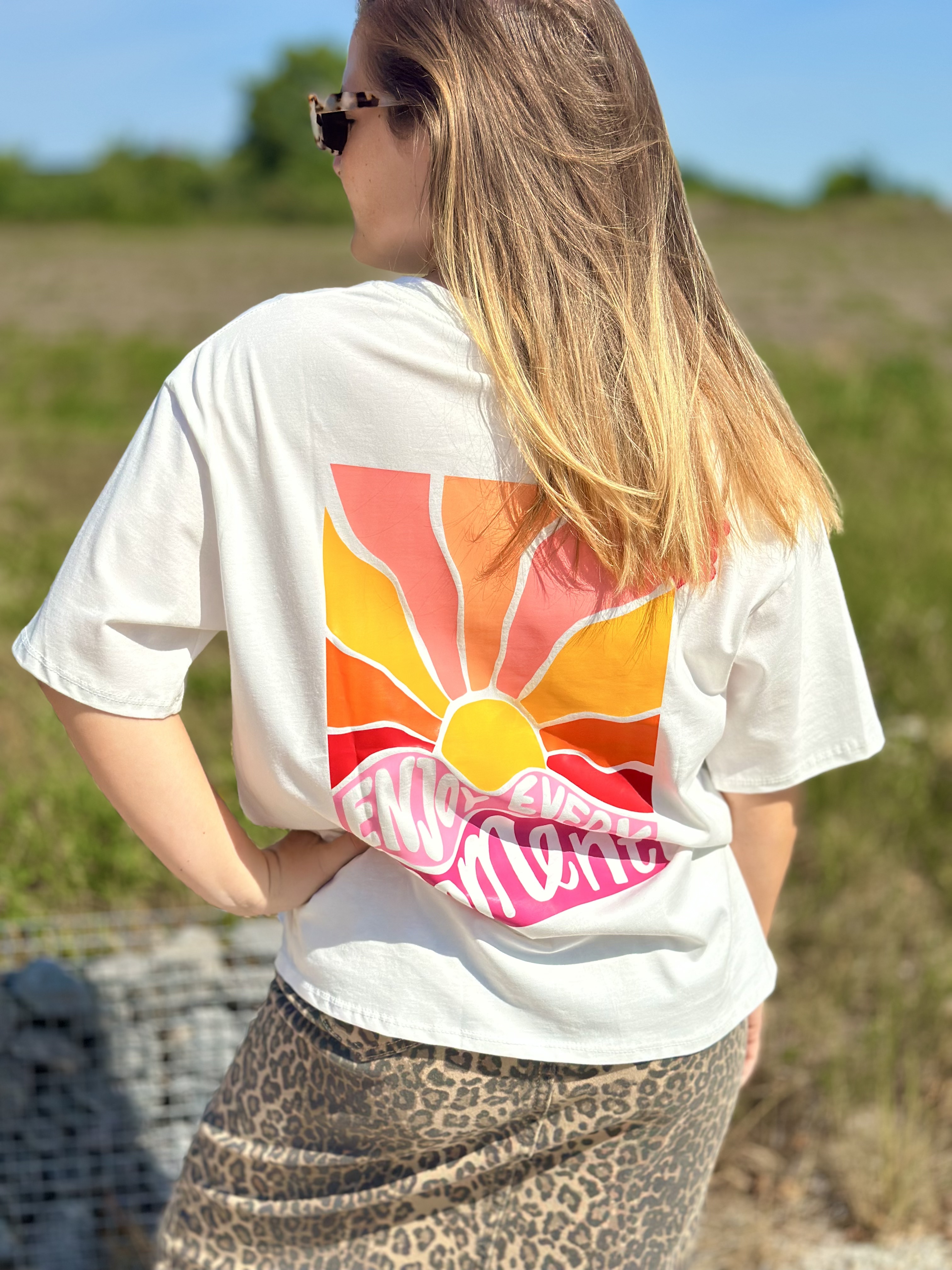 T-shirt 'Enjoy every moment'