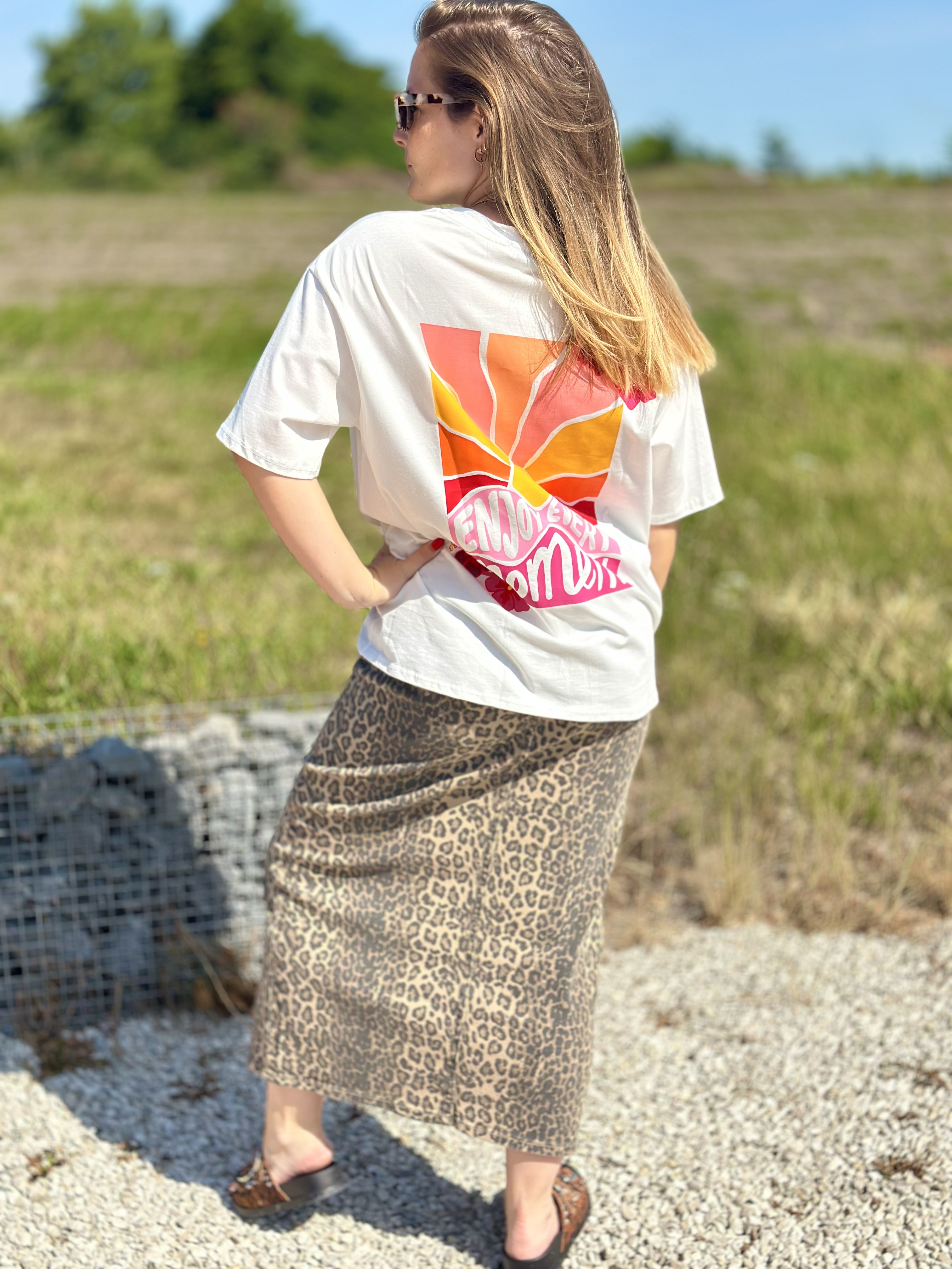 T-shirt 'Enjoy every moment'