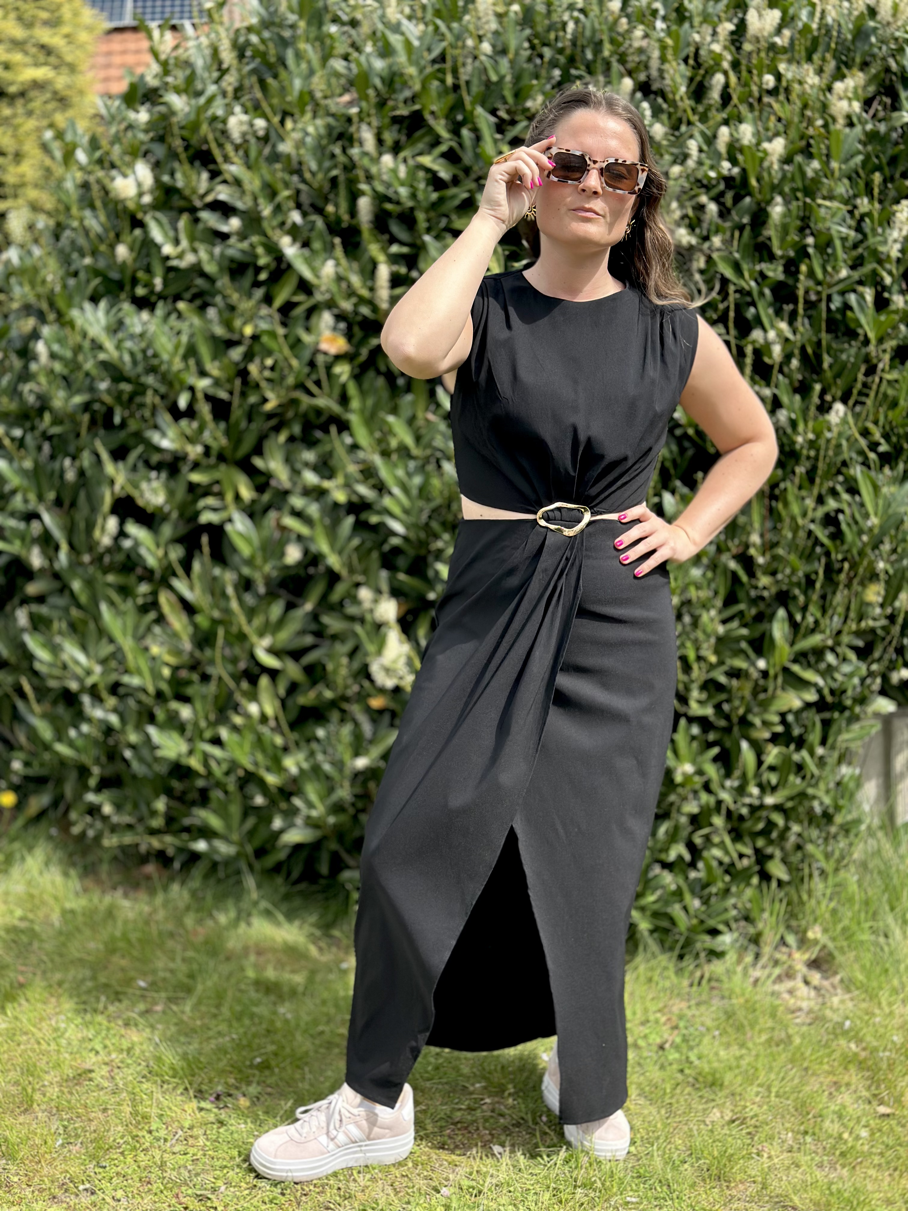Robe Noire avec ouvertures cotés