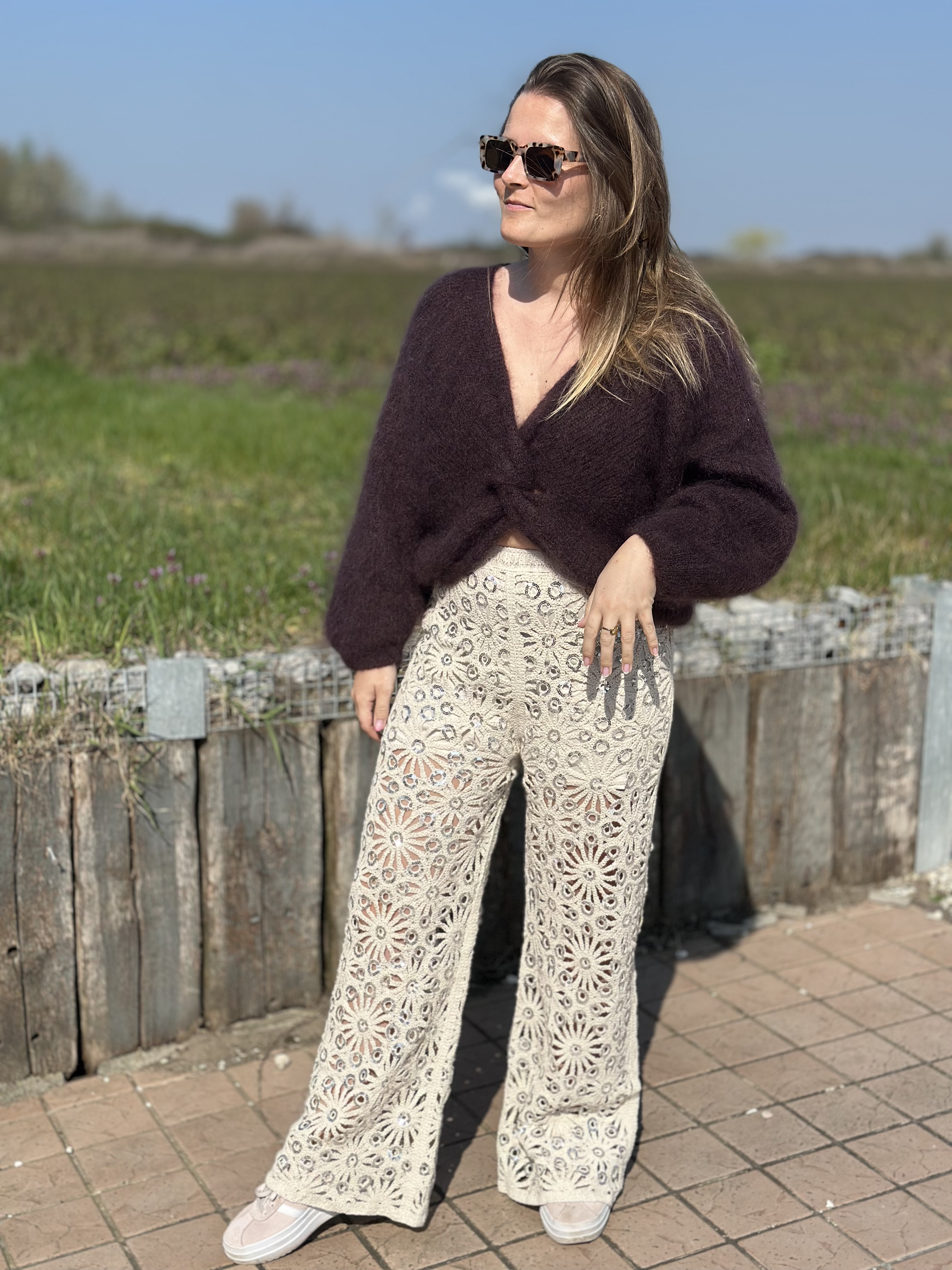 Pantalon en crochet floral en sequins