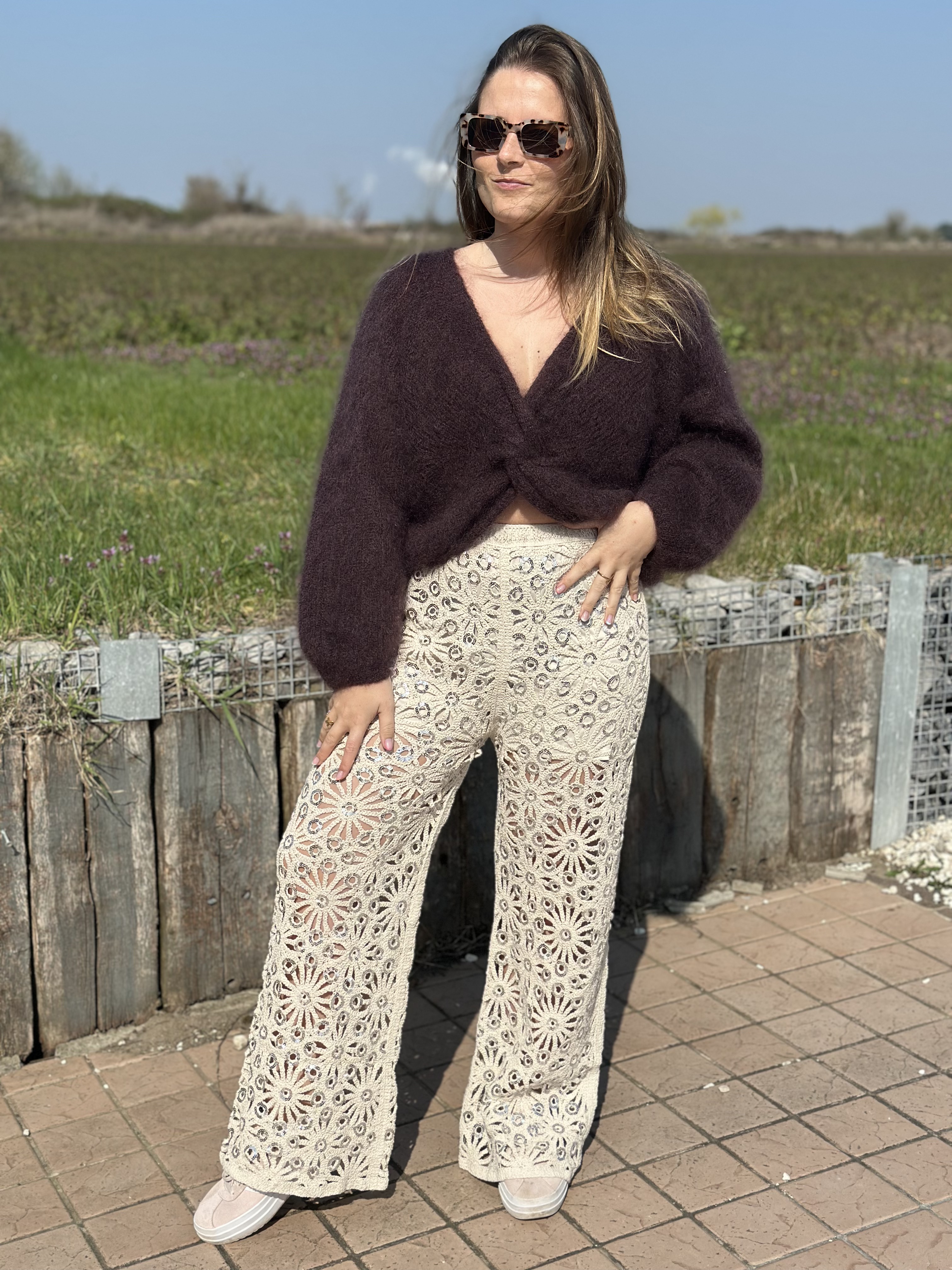 Pantalon en crochet floral en sequins