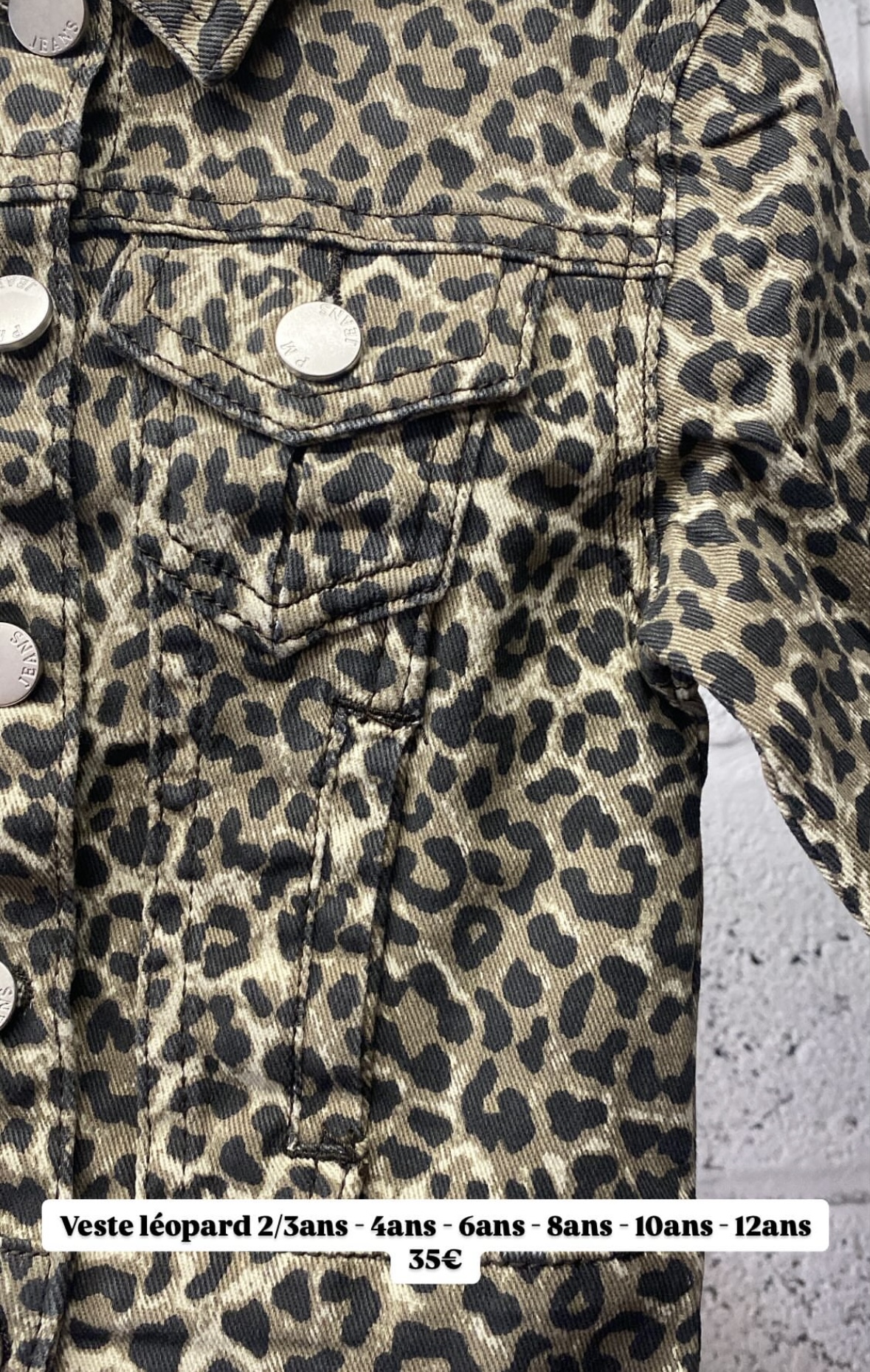 Veste en jean imprimé léopard
