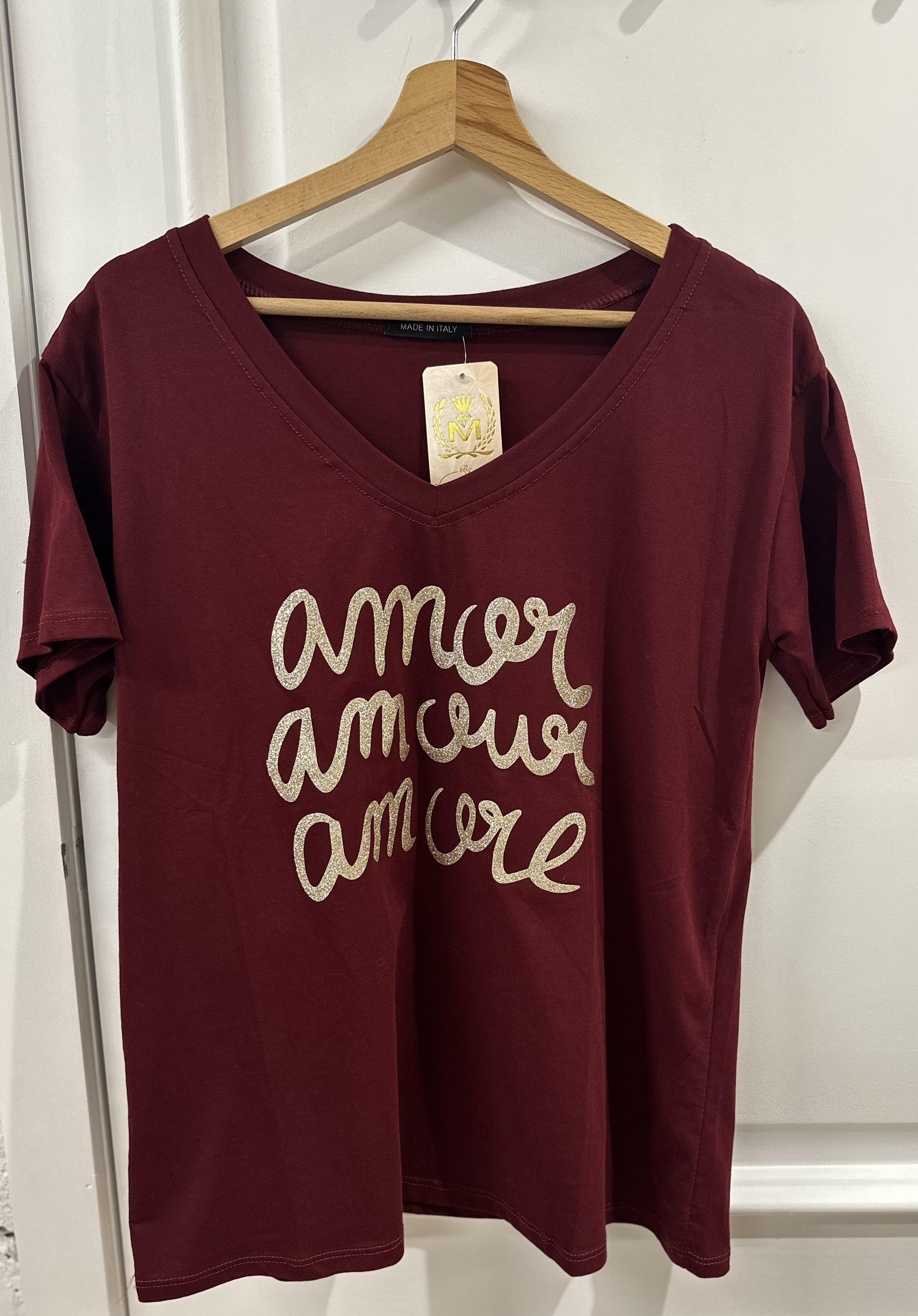 T-shirt bordeaux 'Amor Amour Amore'