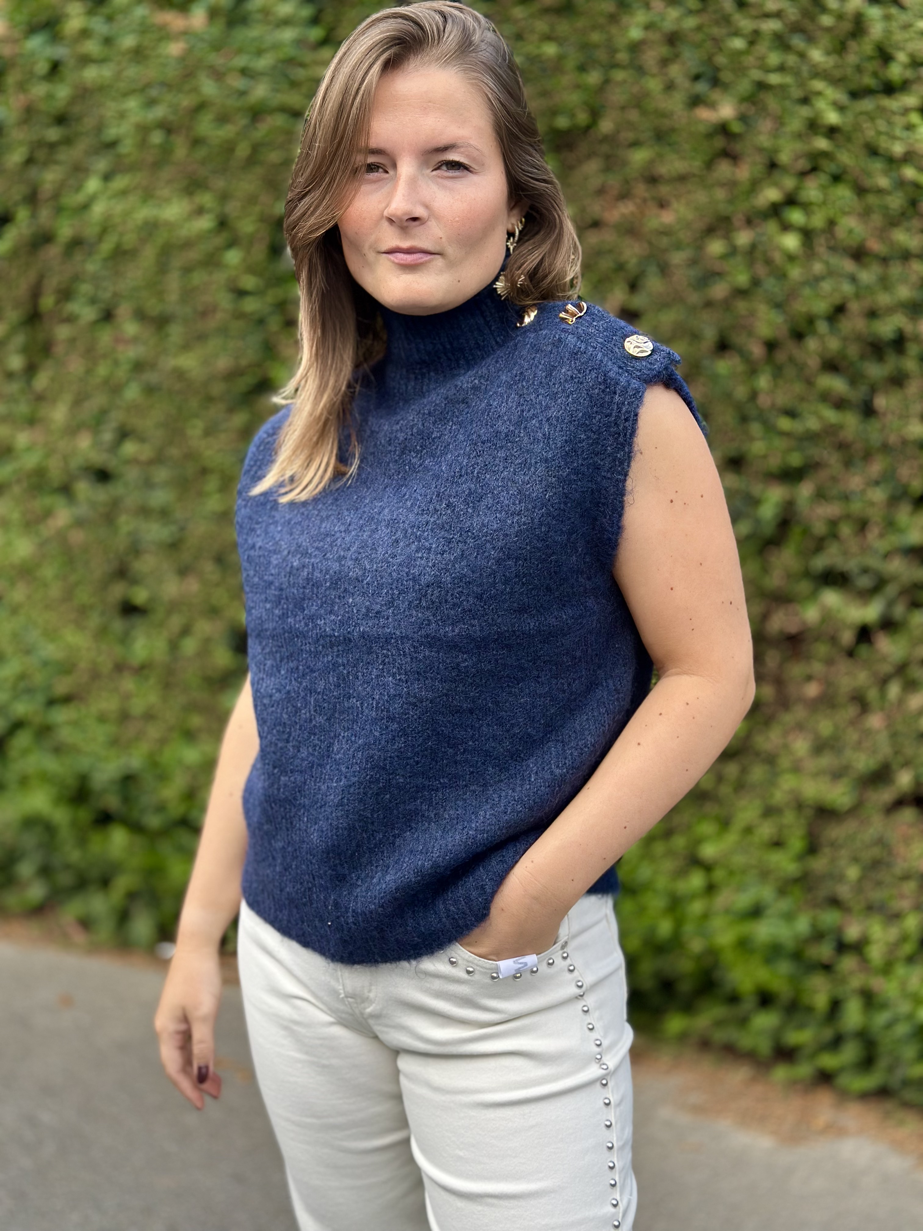 Pull sans manches bleu, Musy Muse