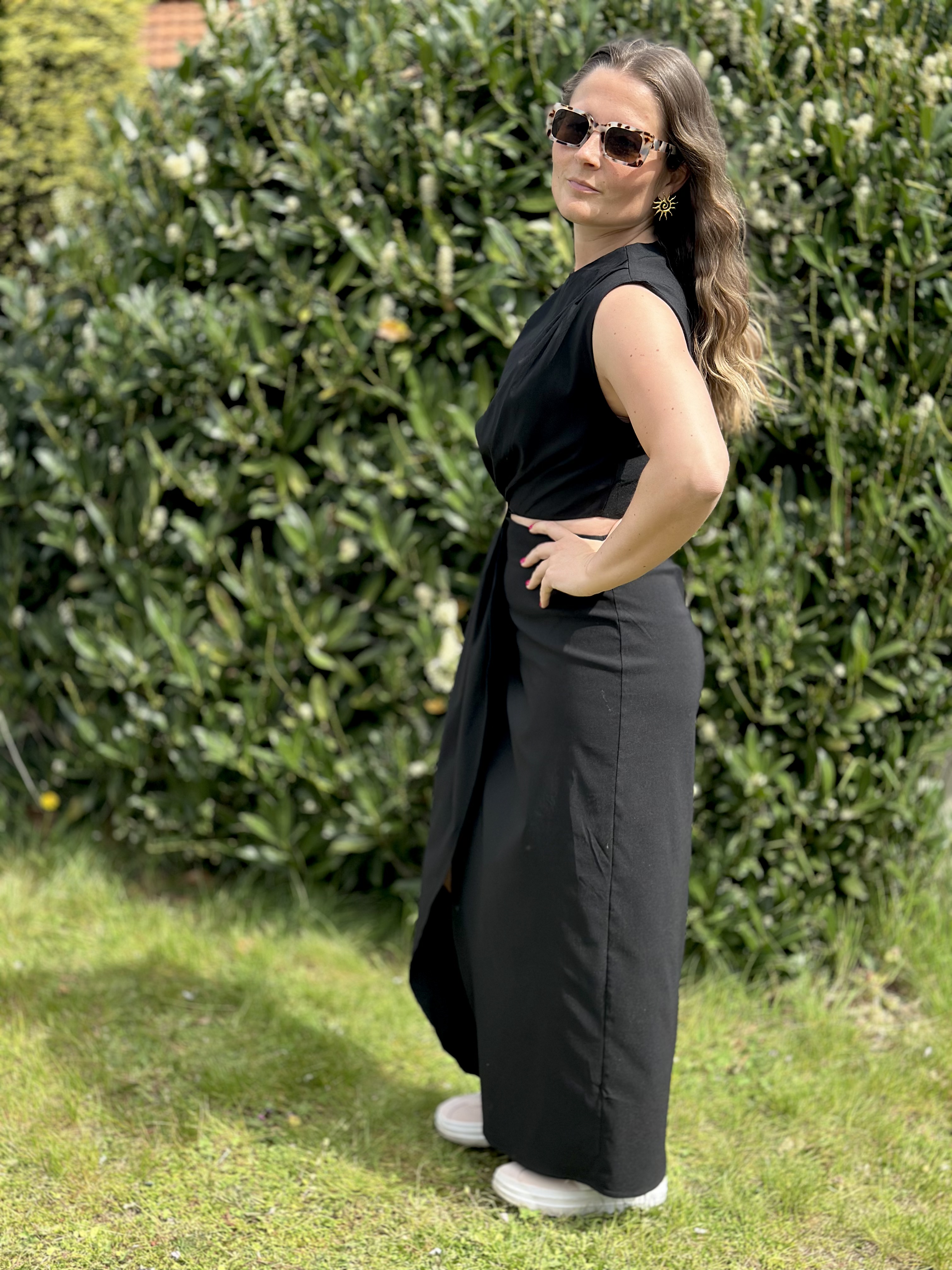 Robe Noire avec ouvertures cotés