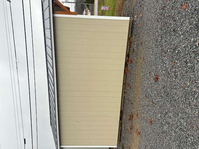 10 x 16 Alpine Cottage w/Tote Bench!