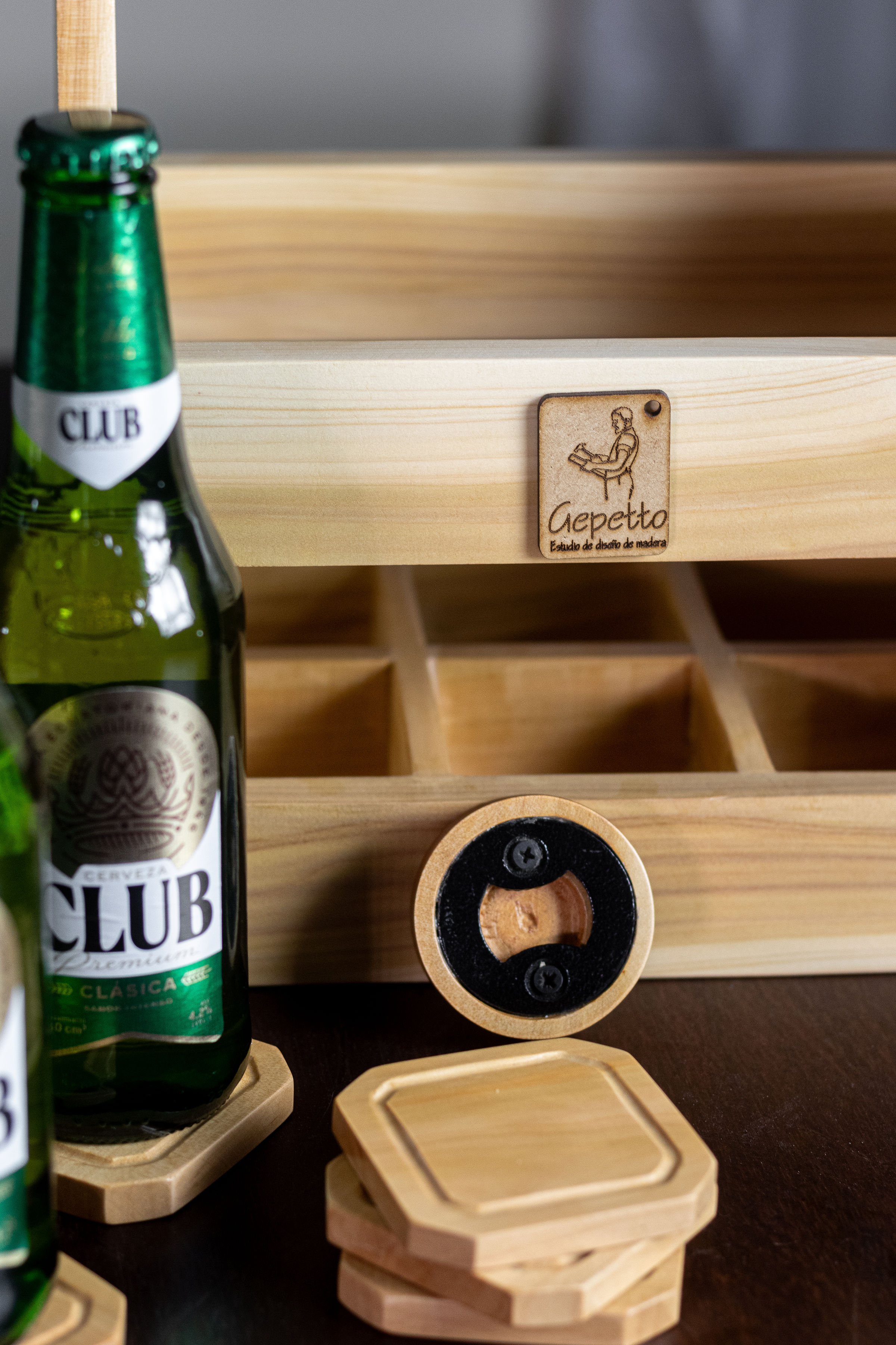 Set cervecero con Destapador y Posavasos Tonalidad Clara