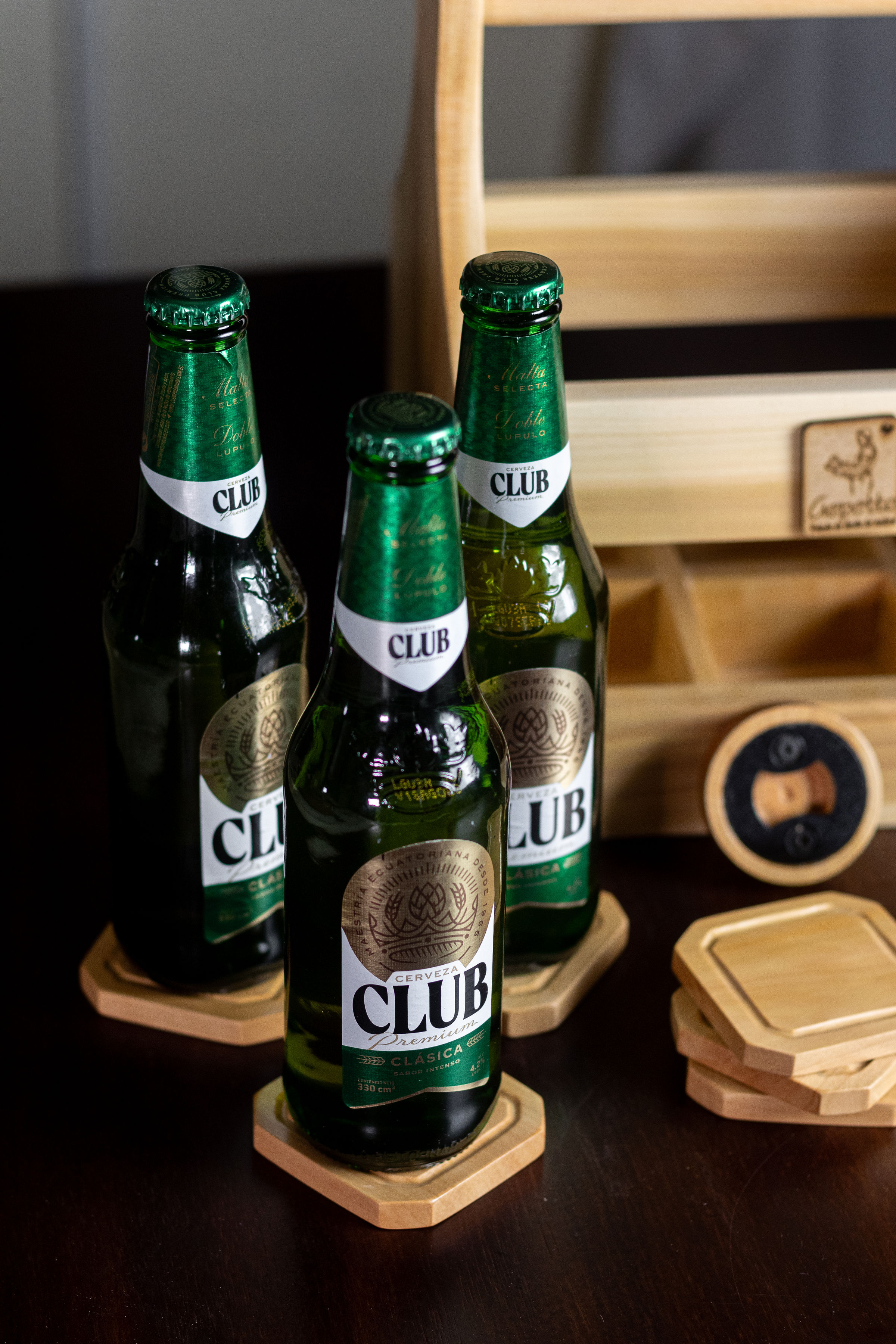 Set cervecero con Destapador y Posavasos Tonalidad Clara