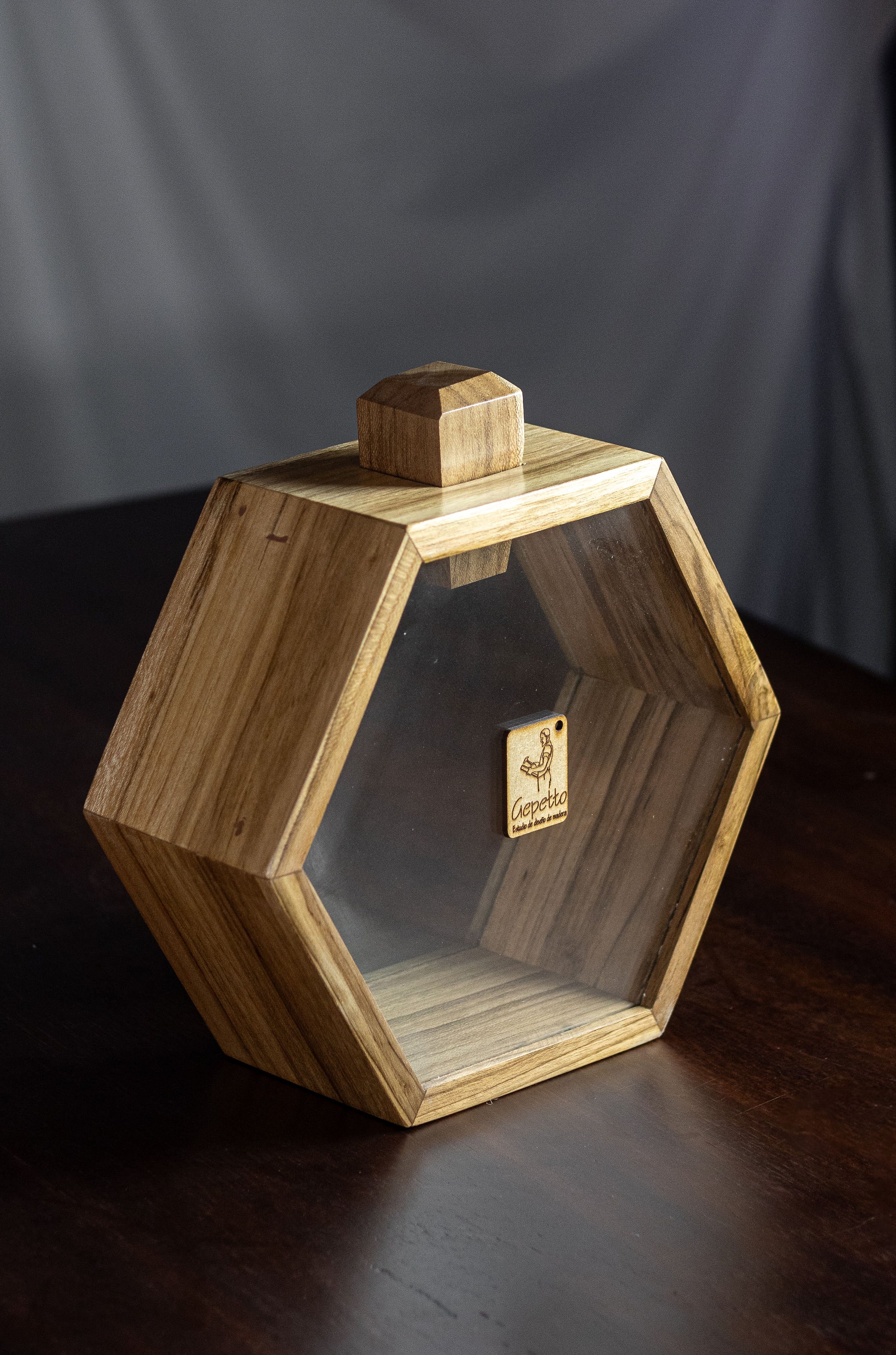  Caja de madera hexagonal para corchos de vino como regalo