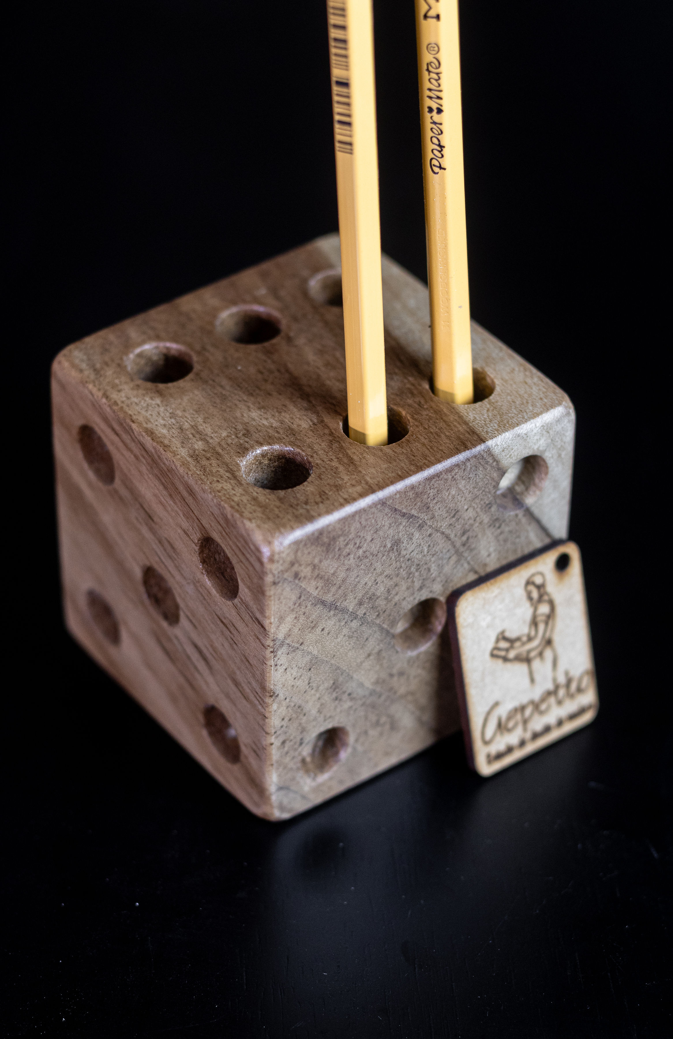 Porta esferos madera diseño dado para 6 espacios