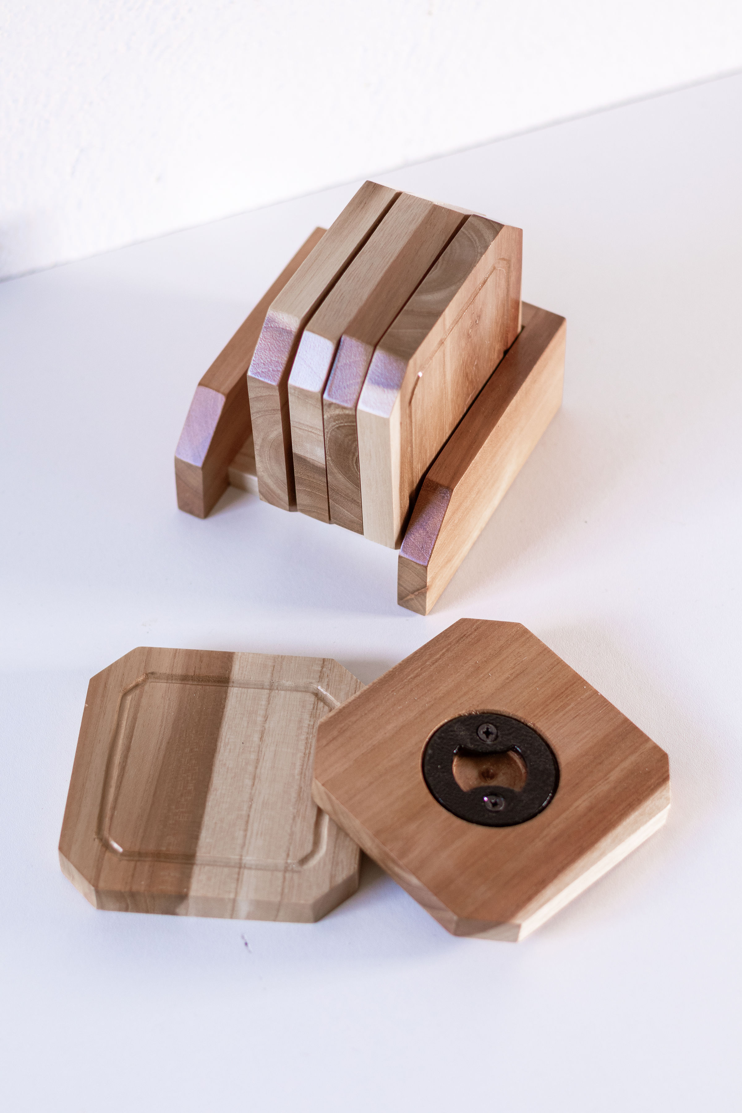 Juego set de posavasos de madera Teca con destapador