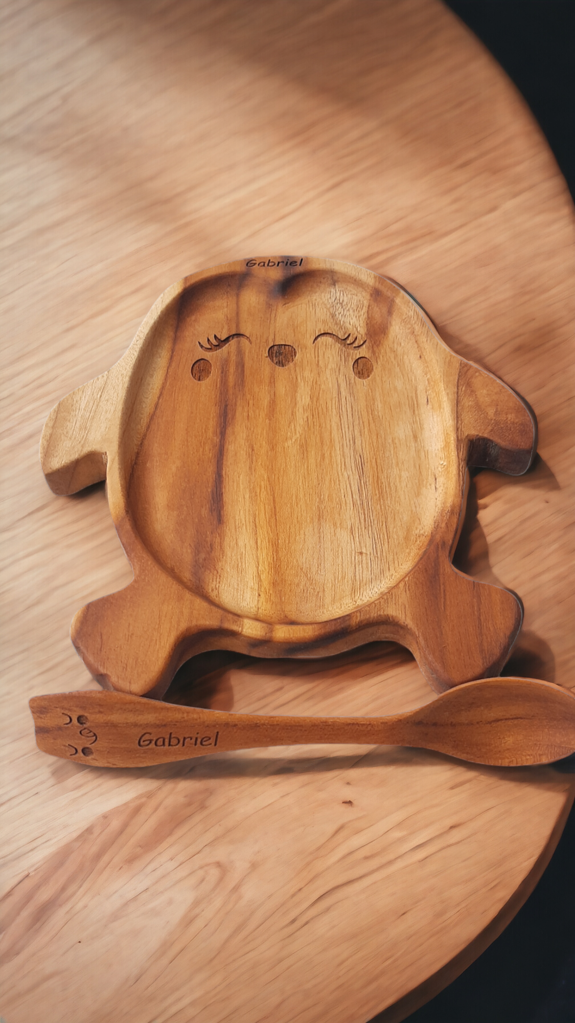 Plato madera Teca para bebe Pinguino