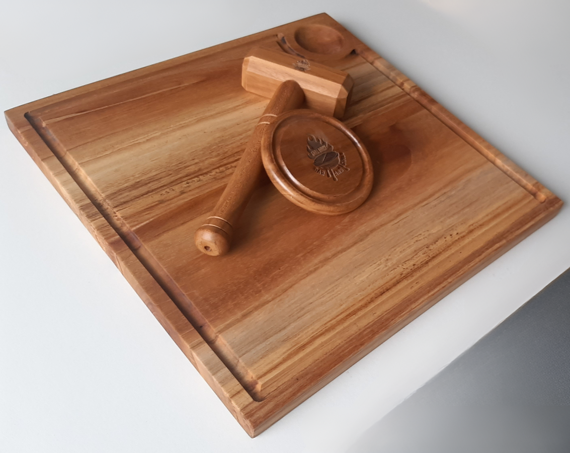 Tabla de Teca para Cocina Cangrejos con Mazo