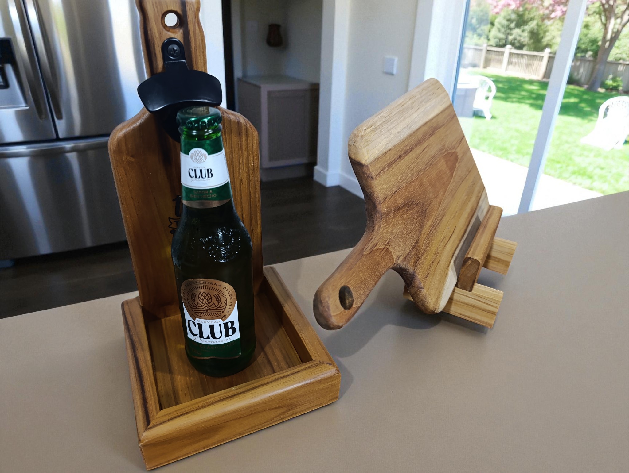 Set destapador en madera con caja para tapas corona más tabla de picar 🍺