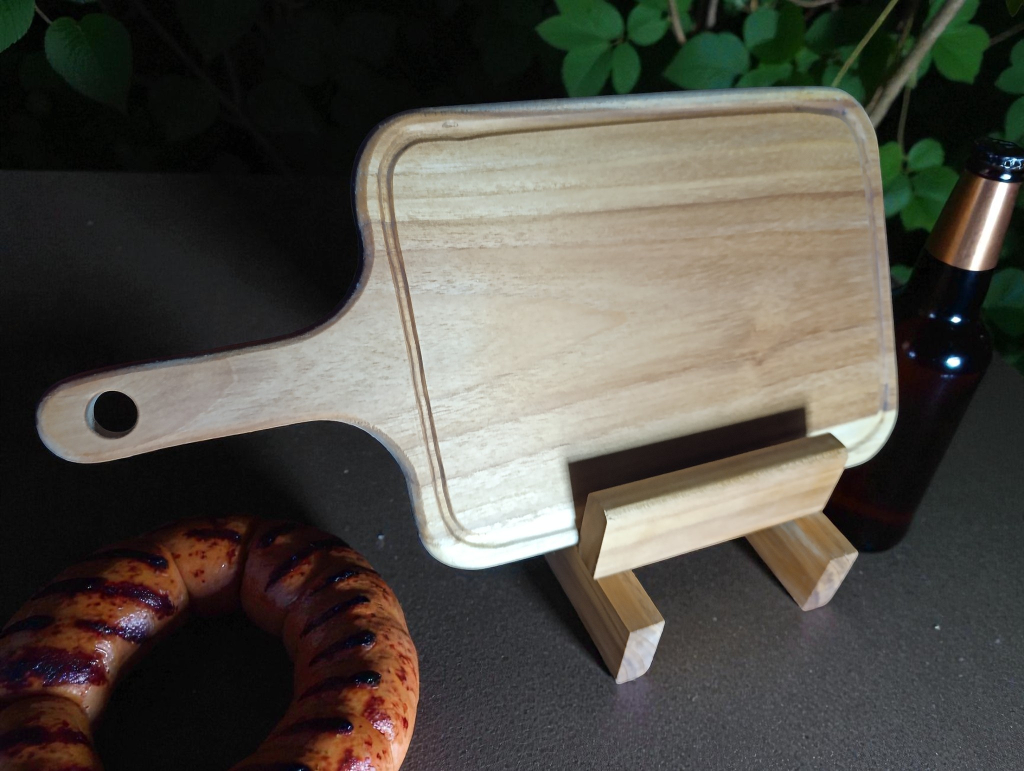 Set asado : destapador en forma de tapa corona más tabla de picar en teca