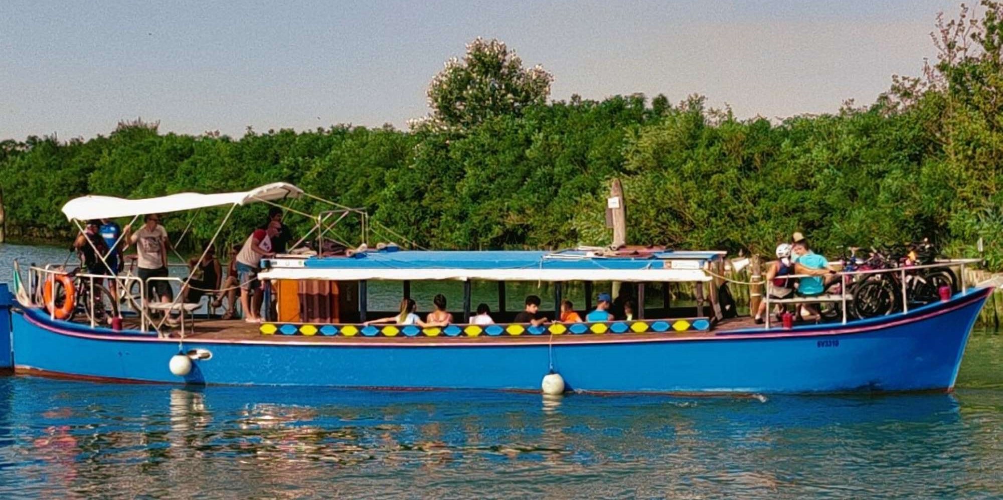 La Laguna di Caorle ed i casoni di pescatori;