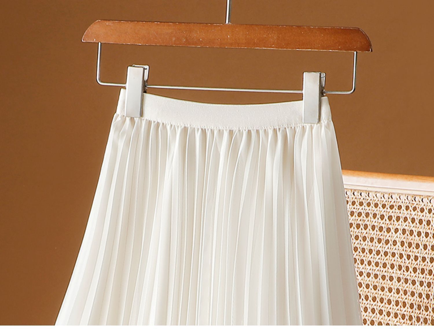 Roses Flowers Pleated Midi Skirt in Cream