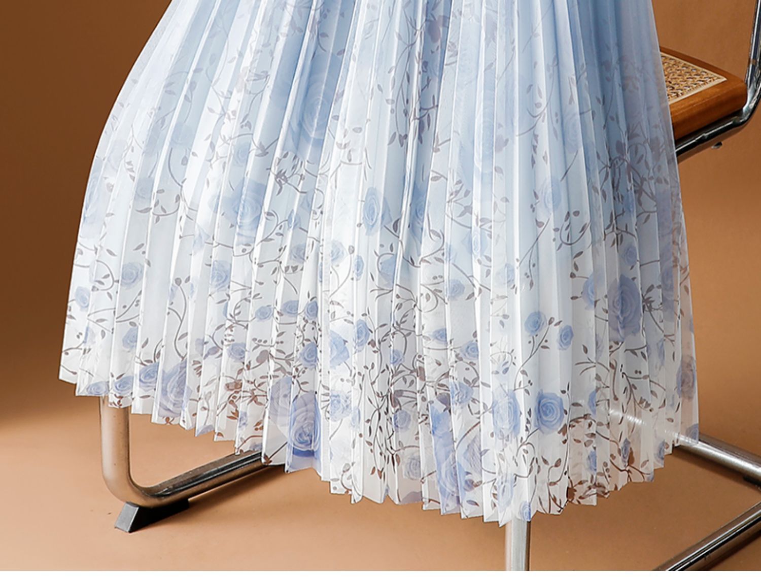 Roses Flowers Pleated Midi Skirt in Baby Blue