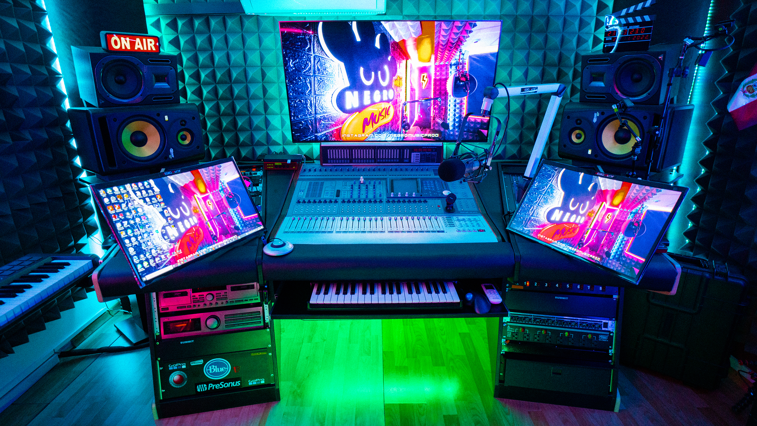 Alquiler de estudio de grabación por hora para sesiones de voz.