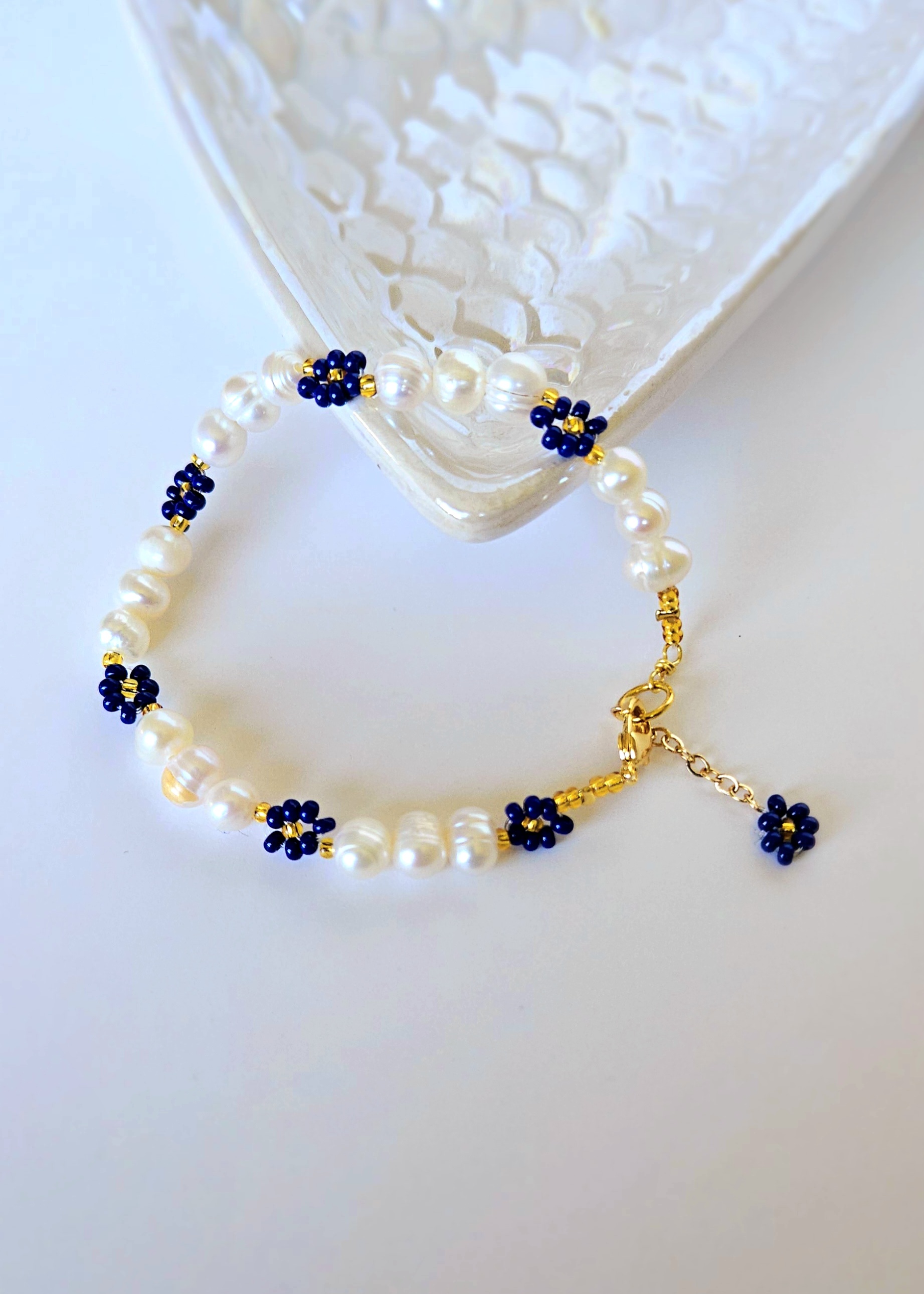 Pearl and flower bracelet