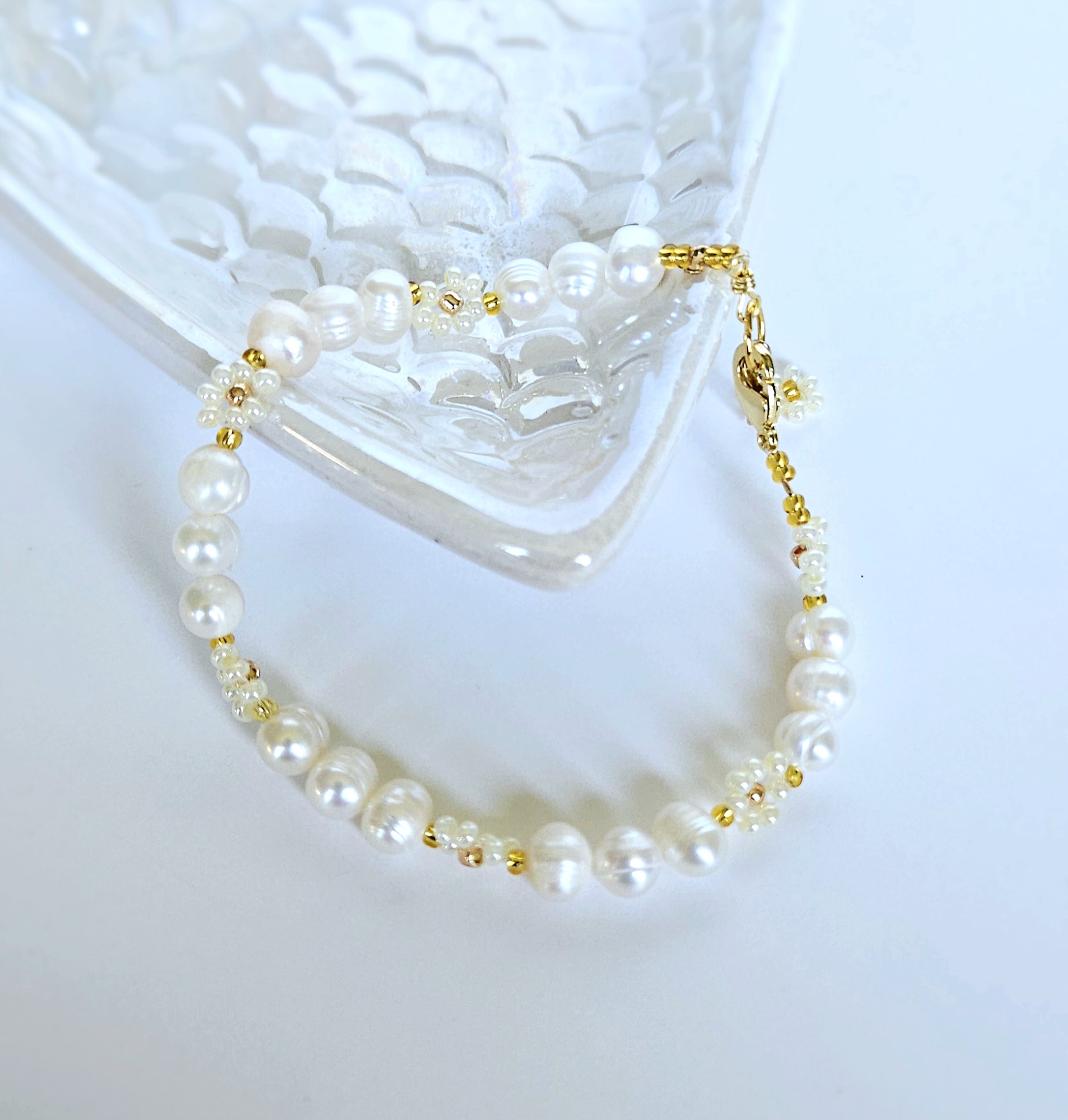 Pearl and flower bracelet