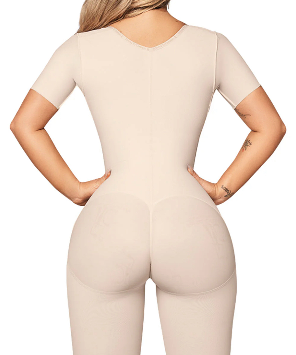 Faja moldeadora con manga corta hasta la rodilla y cremallera lateral Ref. O-024 