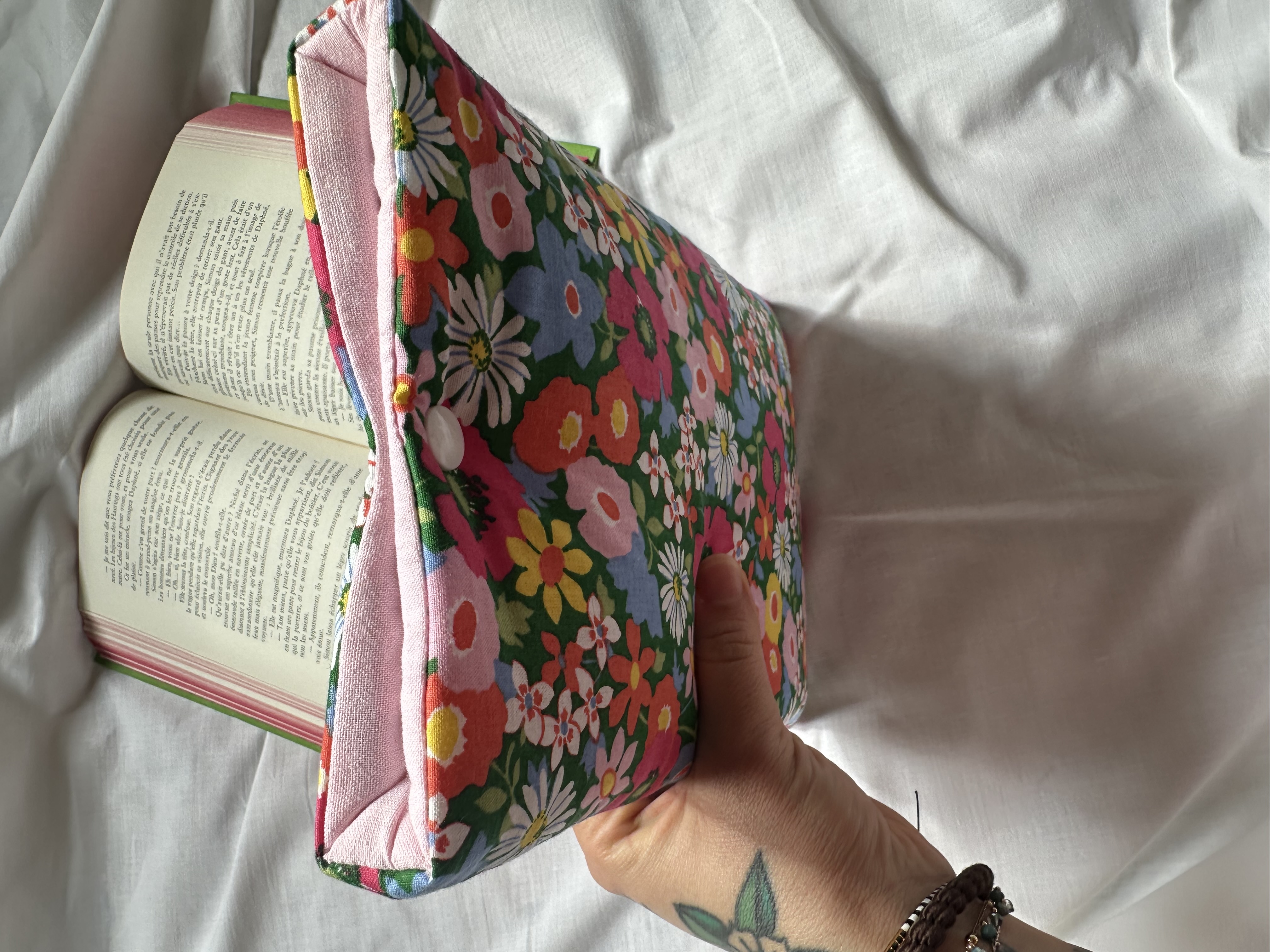 Pochette « Romane » poche pression rose pâle