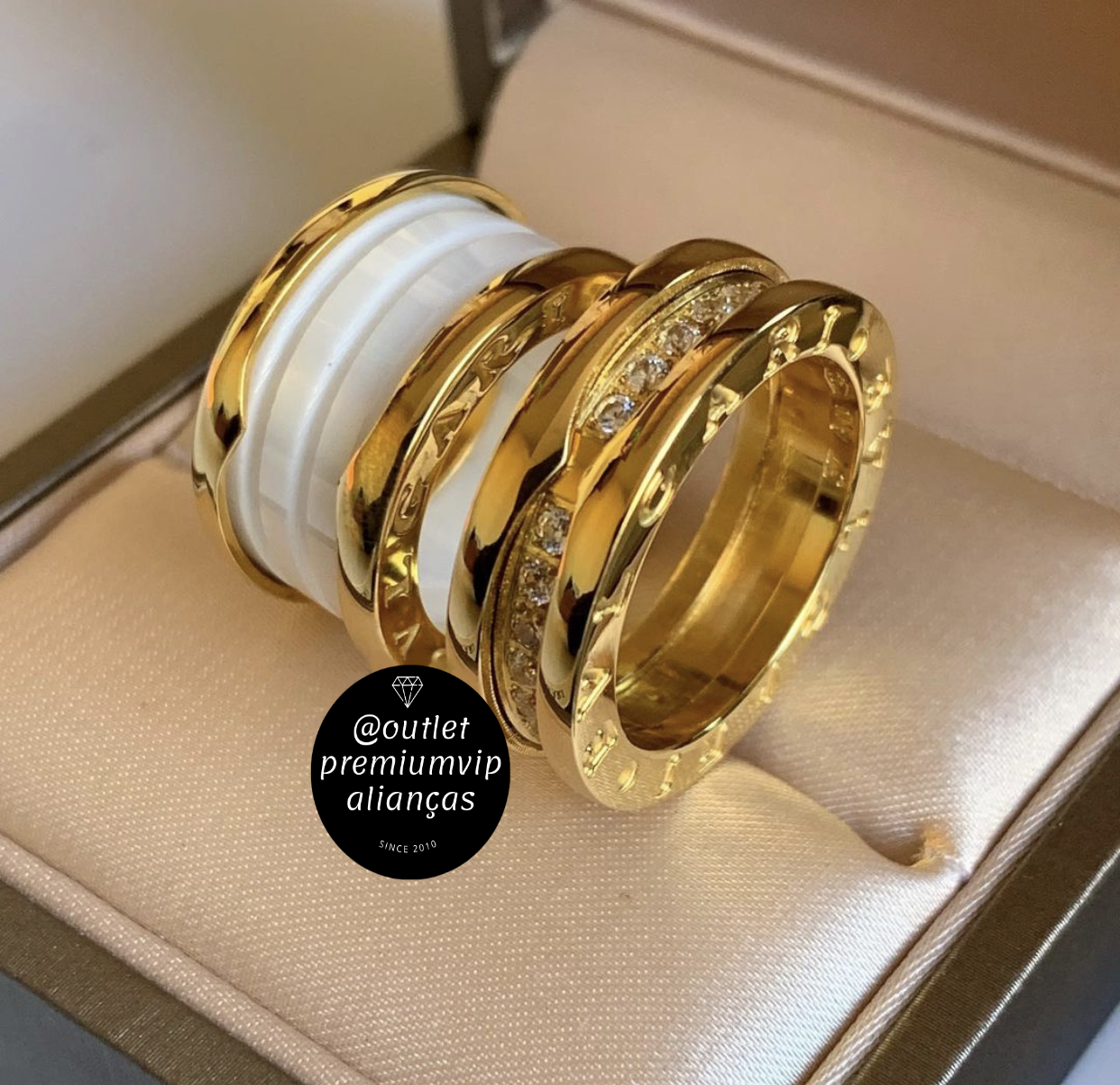 Aliança ceramica branca 10mm com duplo banho em ouro 18k