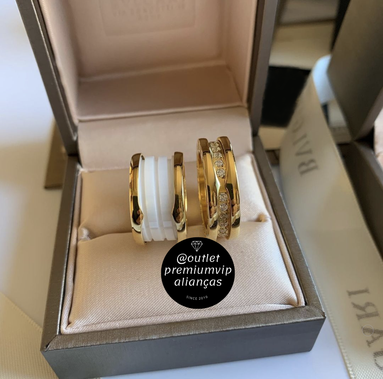 Aliança ceramica branca 10mm com duplo banho em ouro 18k