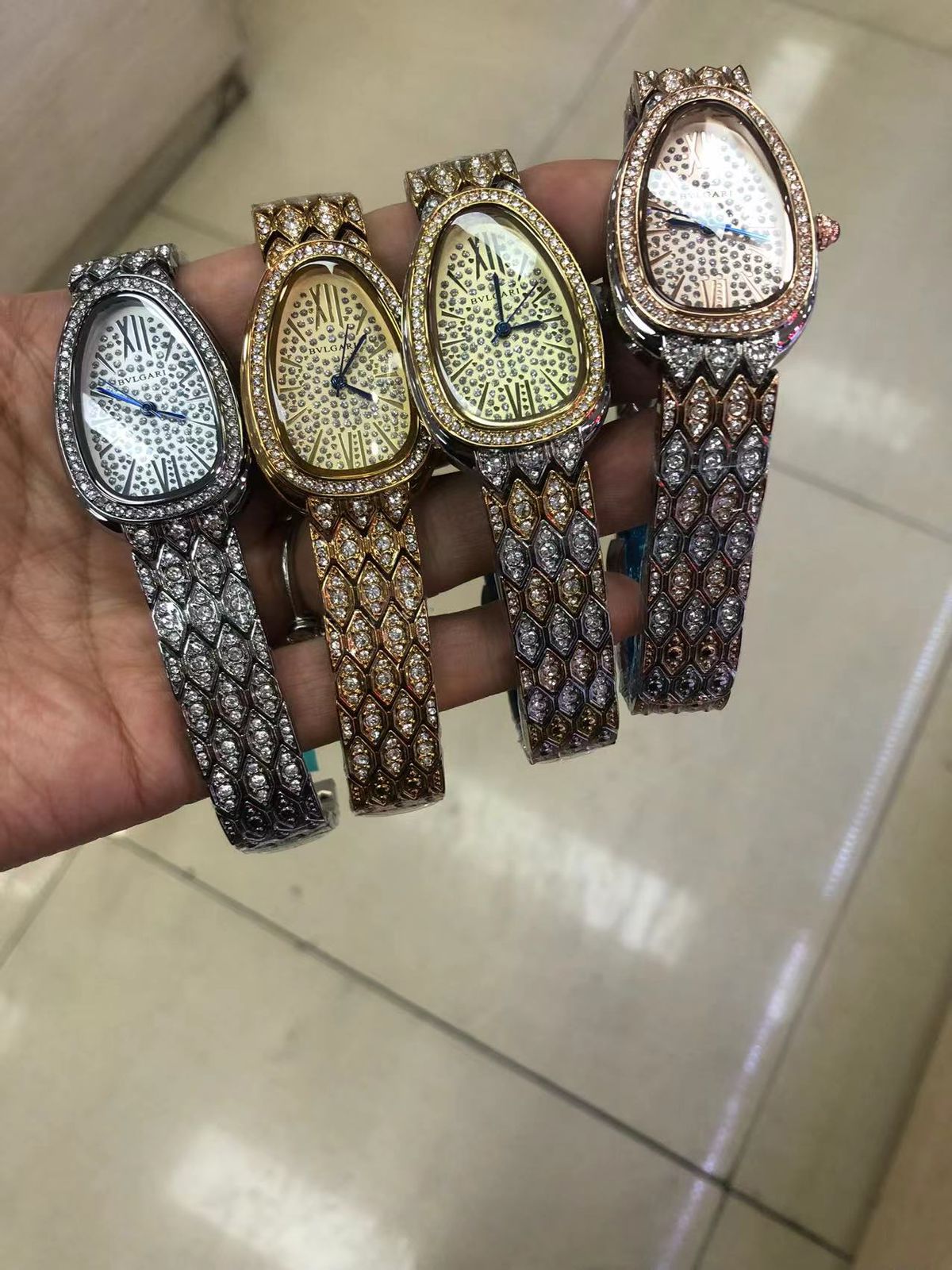 Relogio Seduttori Spiga cravejado de moissanites