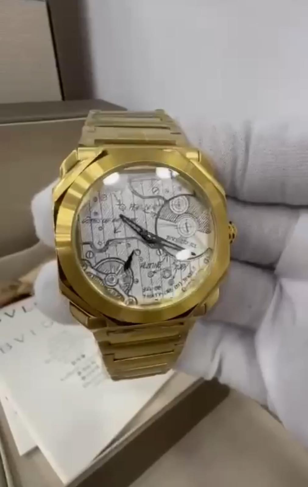 Relogio bvlgari Octo Finissimo