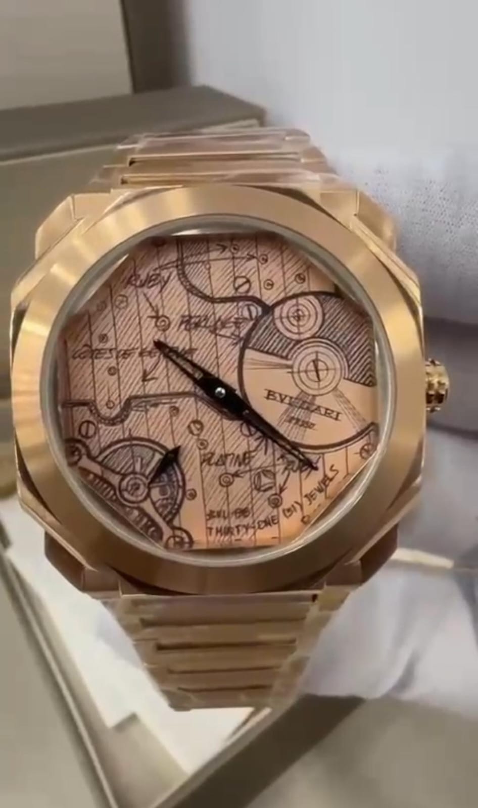 Relogio bvlgari Octo Finissimo 