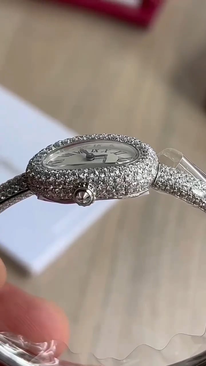 Relógio Cartier Baignoire cravejado