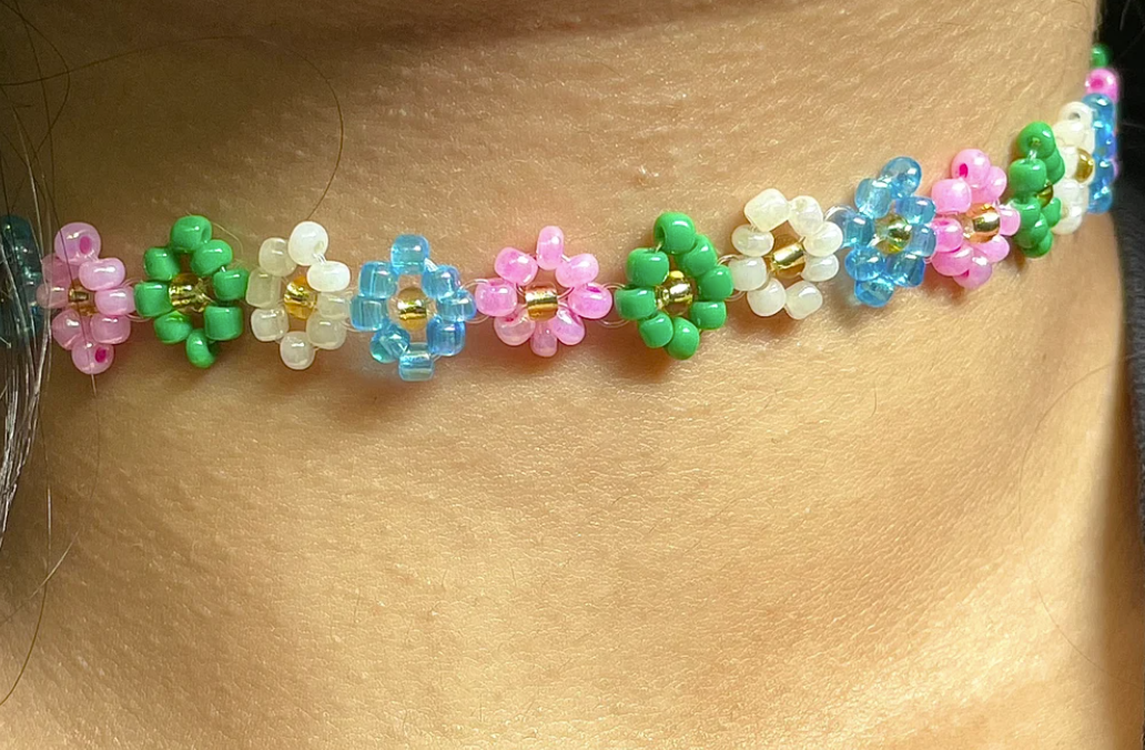 Cool Spring Glass Daisy Chain Choker Necklace