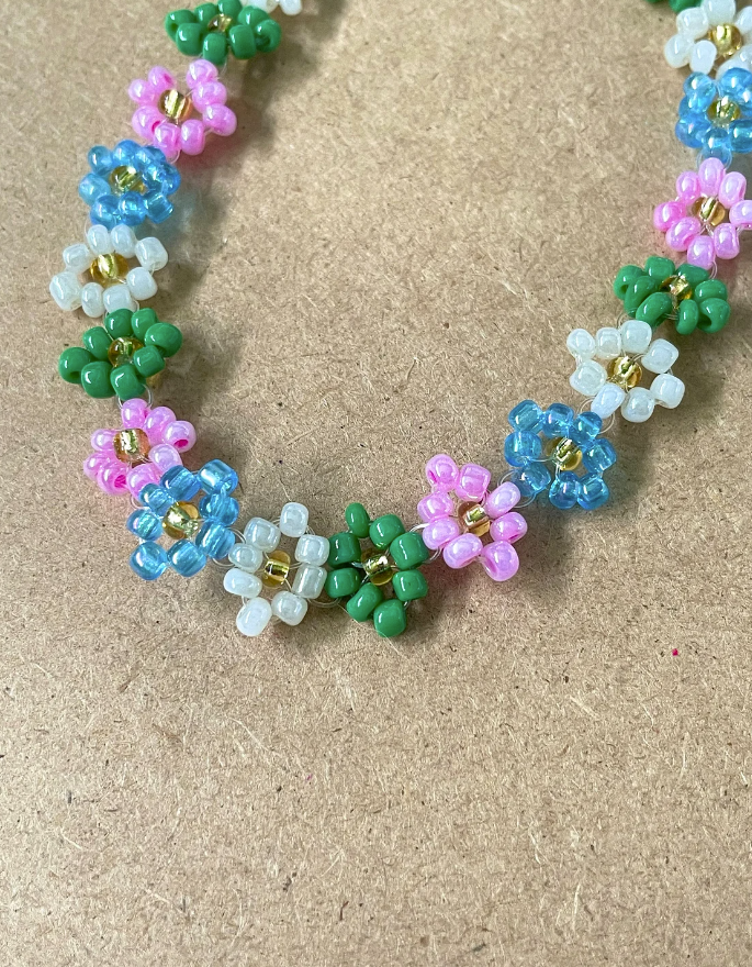 Cool Spring Glass Daisy Chain Choker Necklace