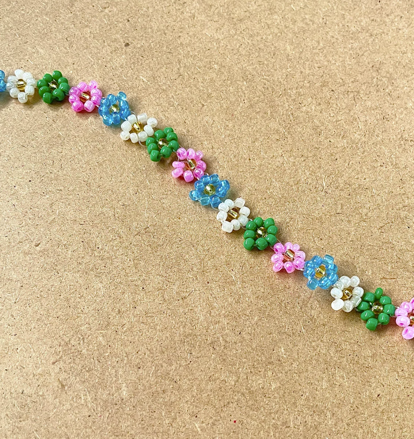 Cool Spring Glass Daisy Chain Choker Necklace