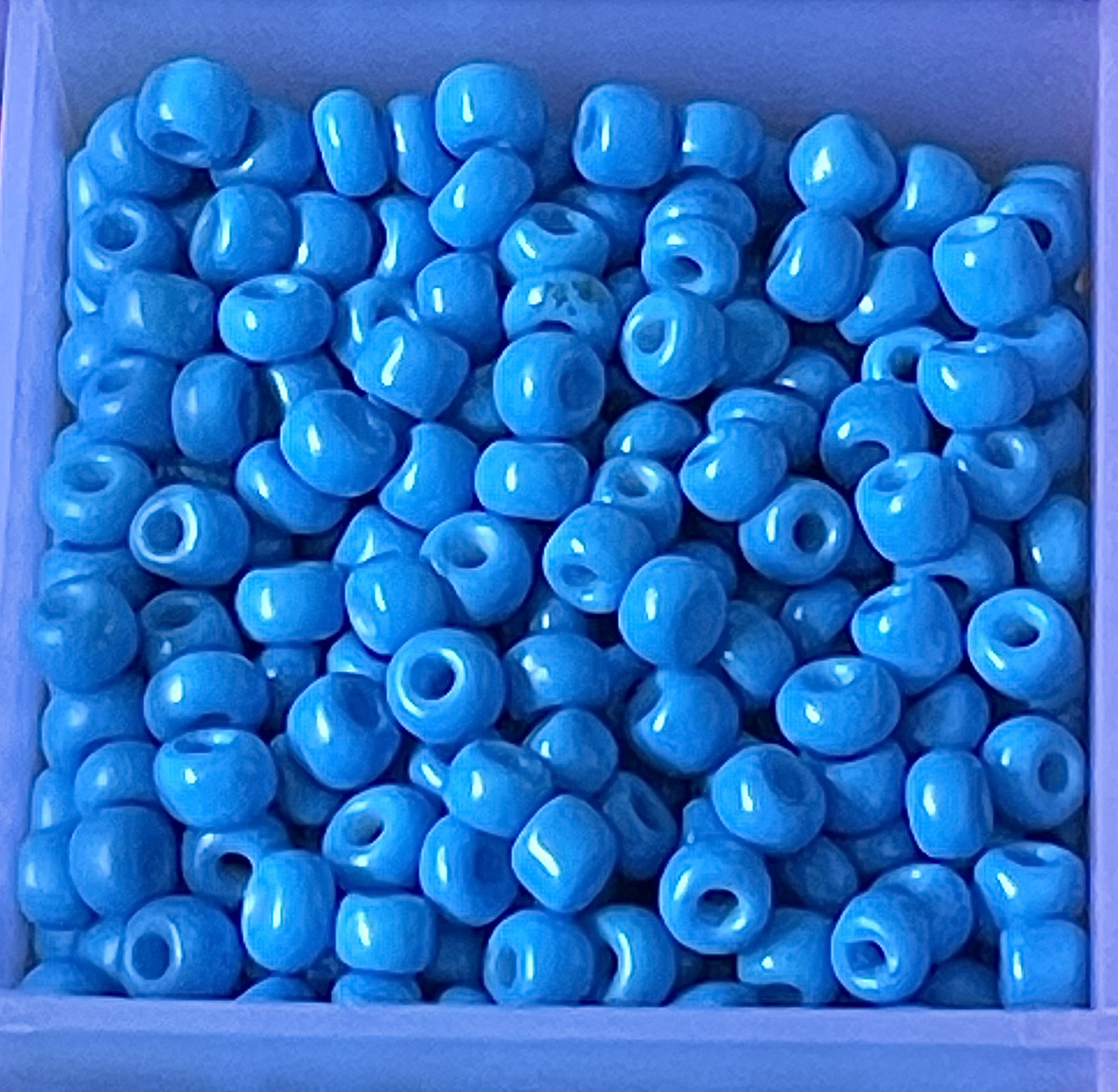 8/0 Turquoise Blue Glass Seed Beads