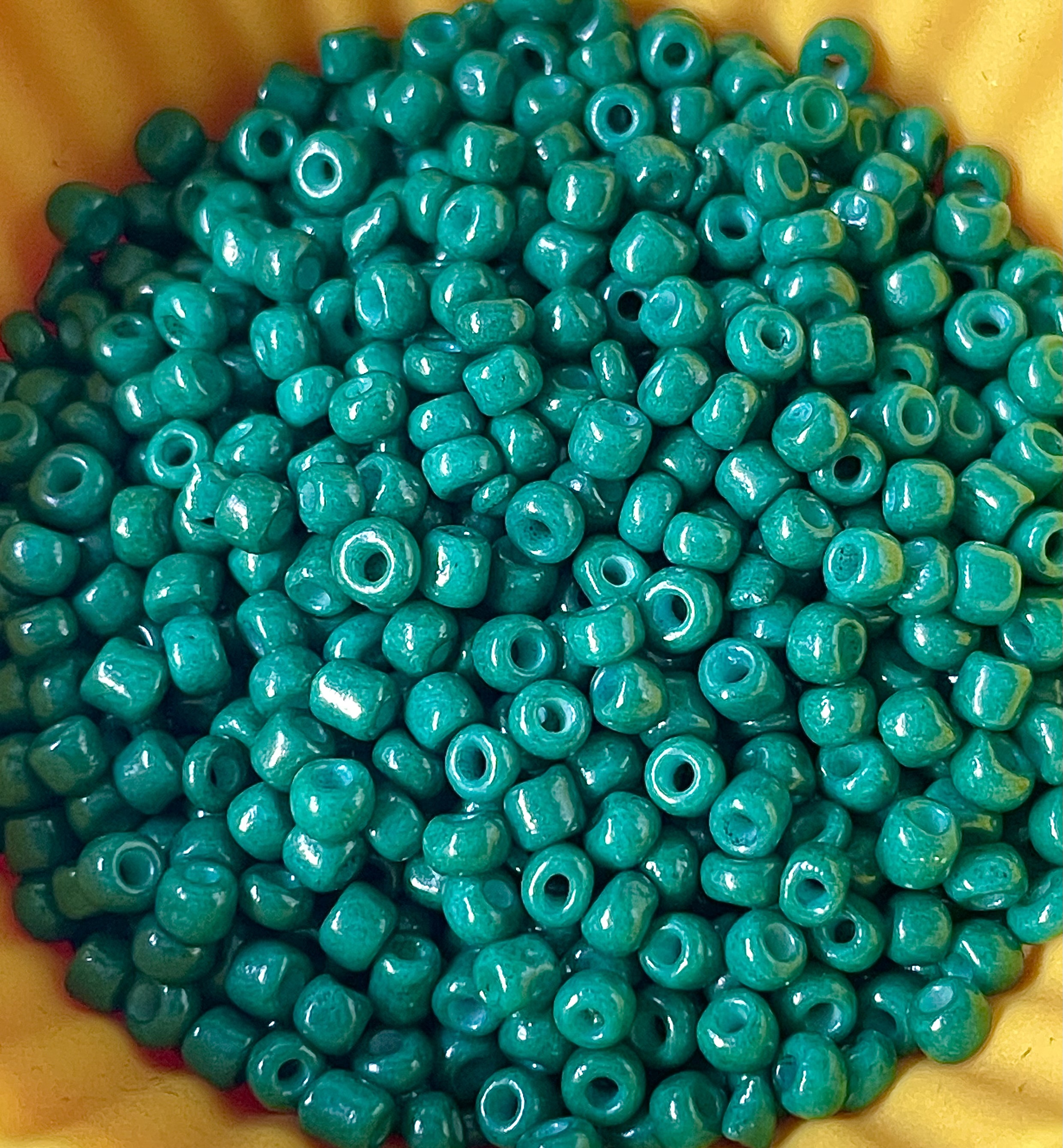 8/0 Dark Green Glass Seed Beads