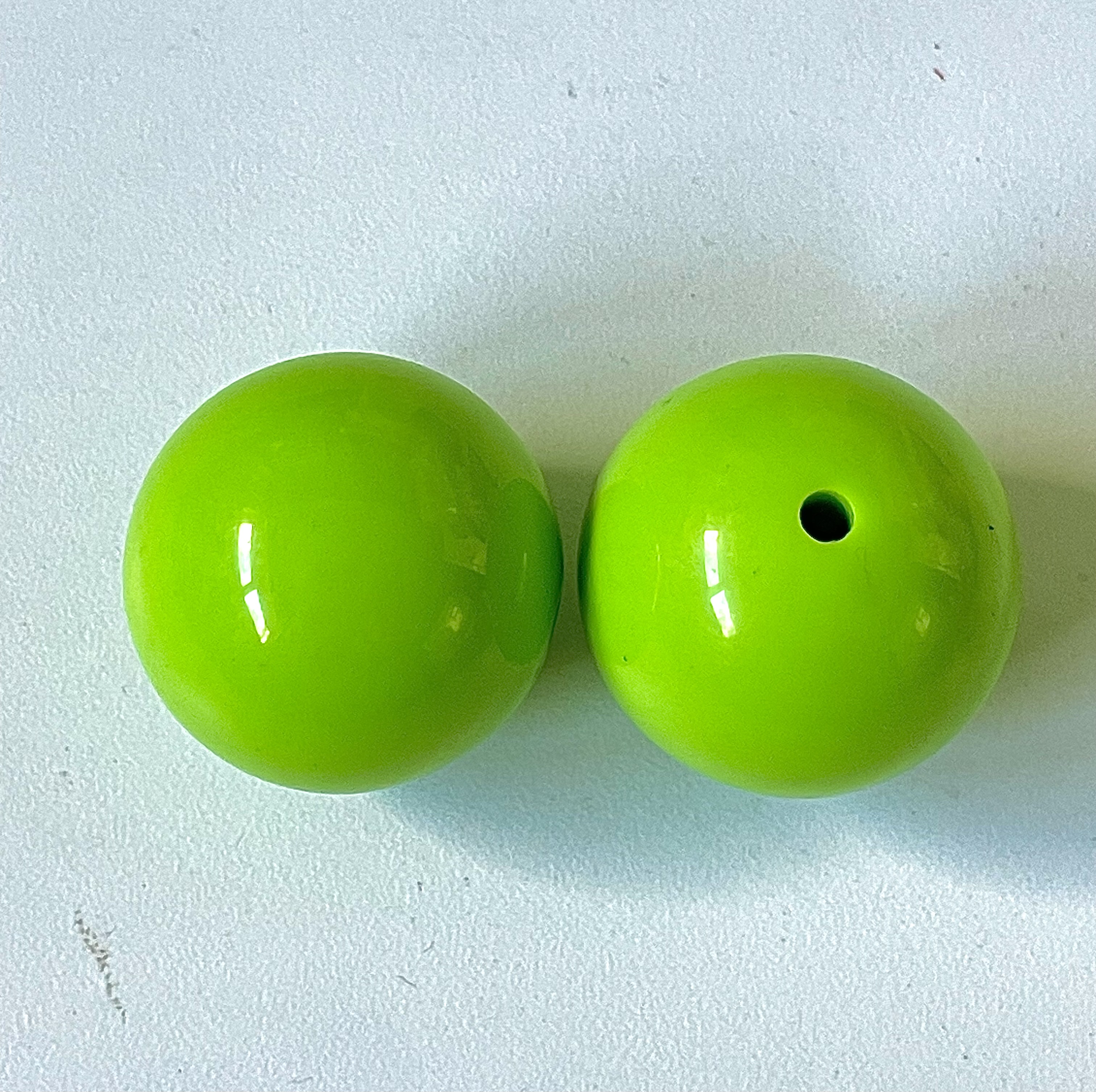 30mm Apple Green Round Bubblegum Resin Juice Globe Beads