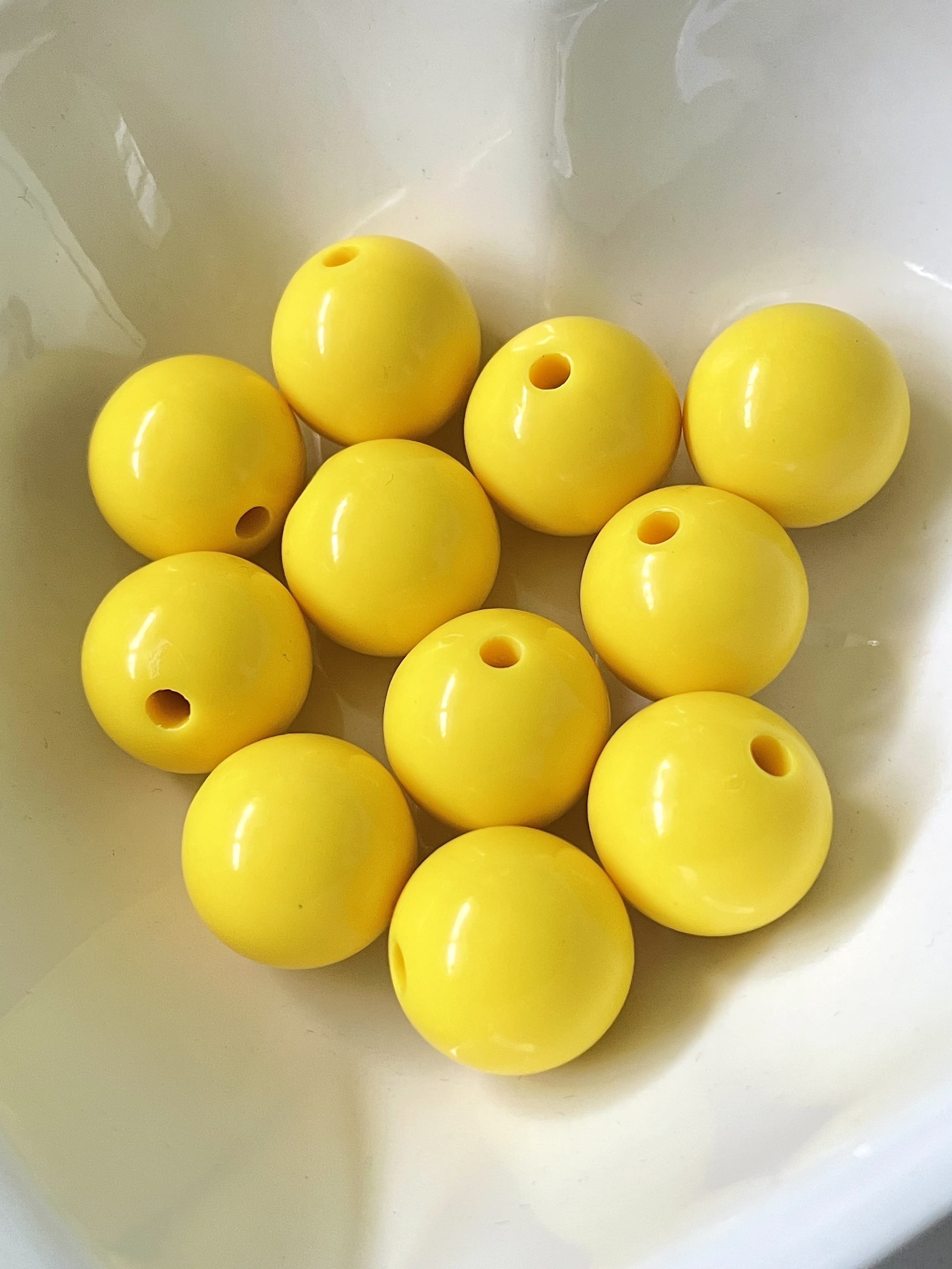 18mm Sunshine Yellow Round Bubblegum Resin Juice Globe Beads