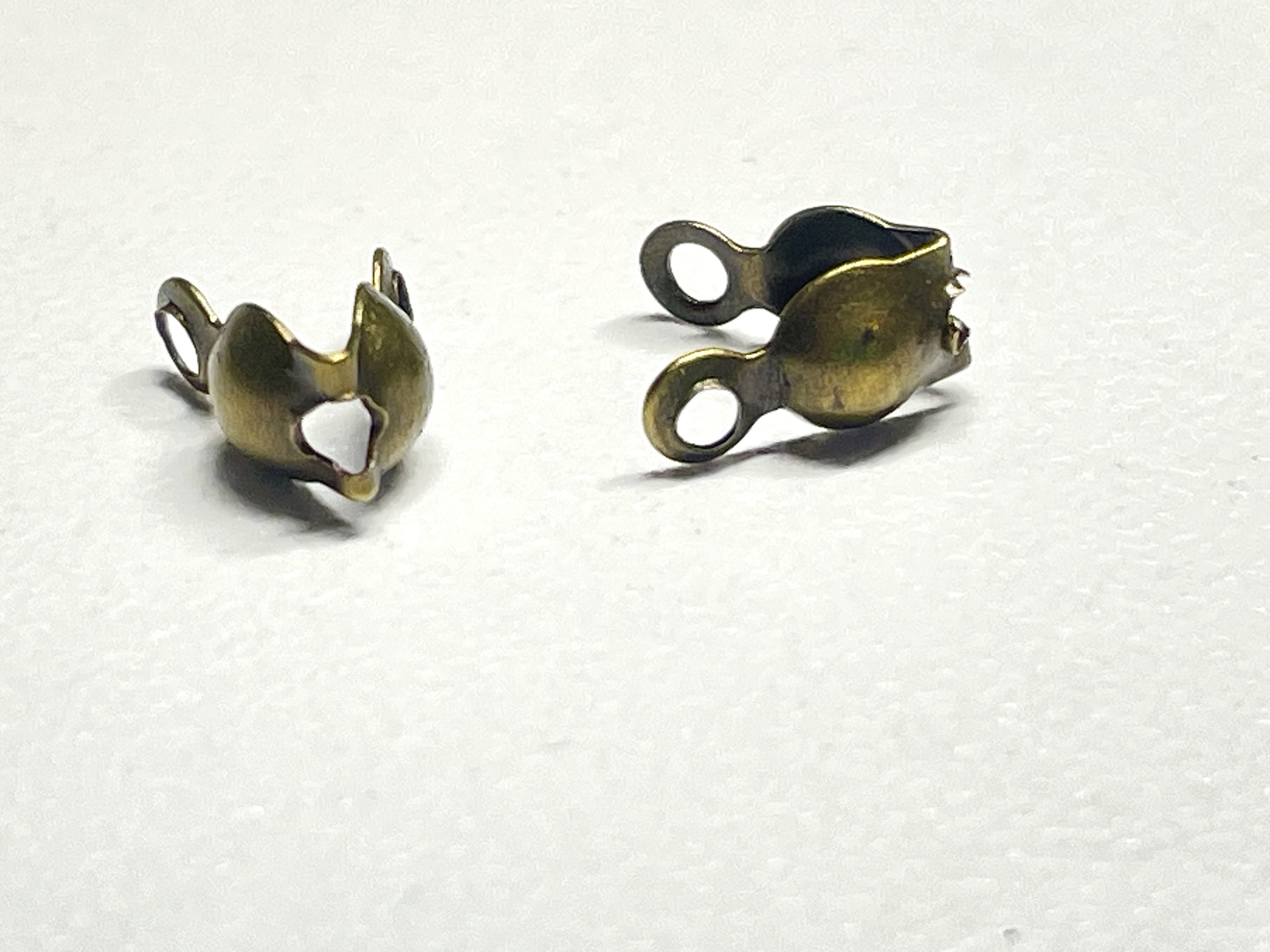 4mm Antique Bronze Clamshell Calottes