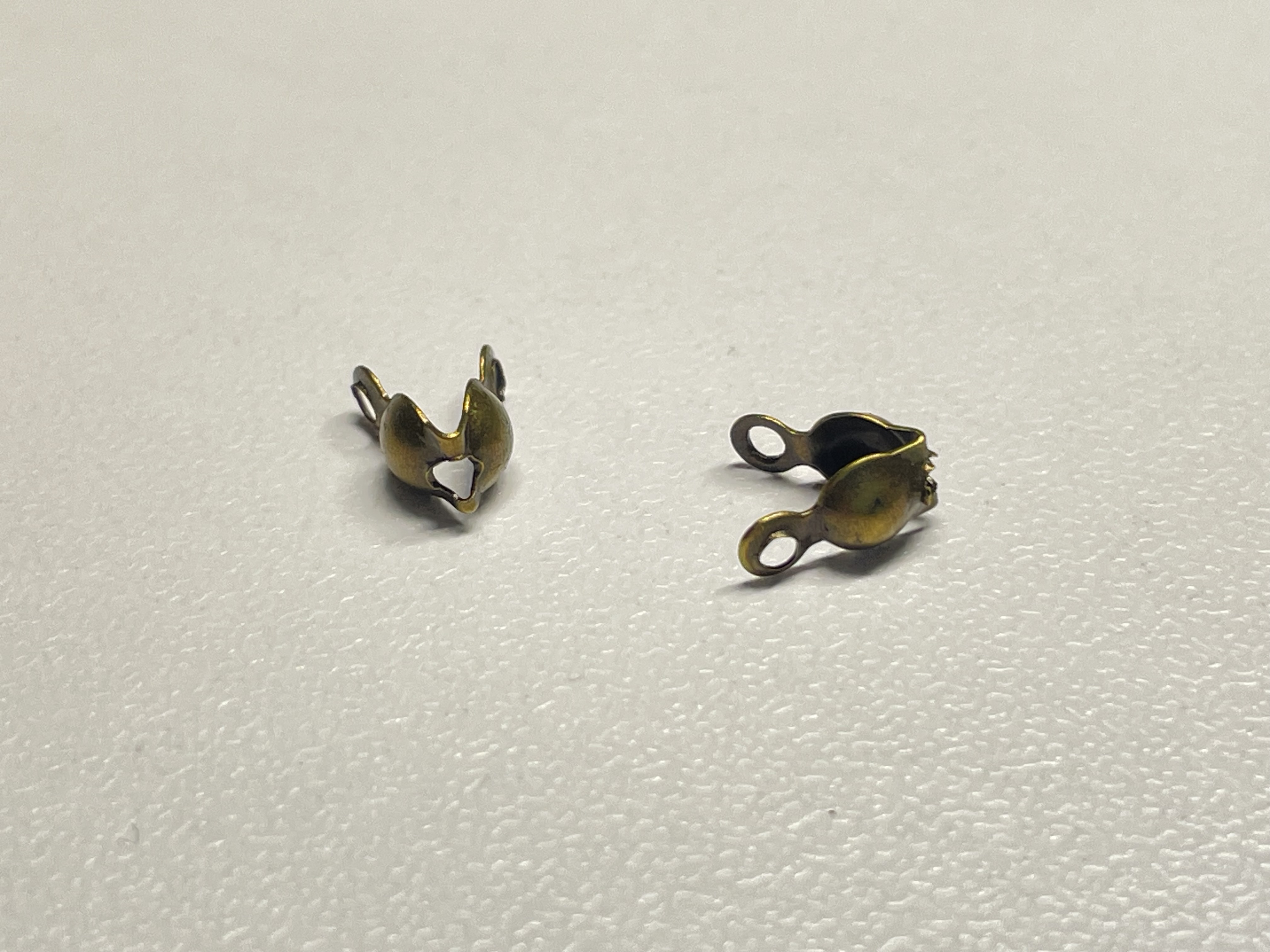 4mm Antique Bronze Clamshell Calottes