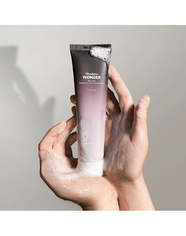 Švelnus ir drėkinantis veido prausiklis „Black Rice Moisture 5.5 Soft Cleansing Gel“