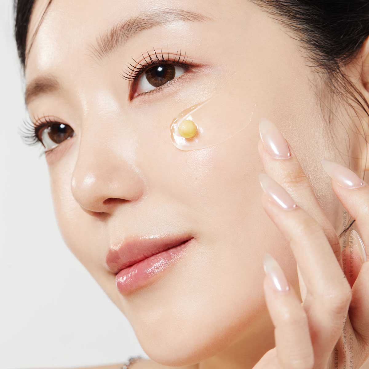 Veido kremas intensyviai skaistinanti ir jauninamai odos priežiūrai „Deep Vita C Capsule Cream“