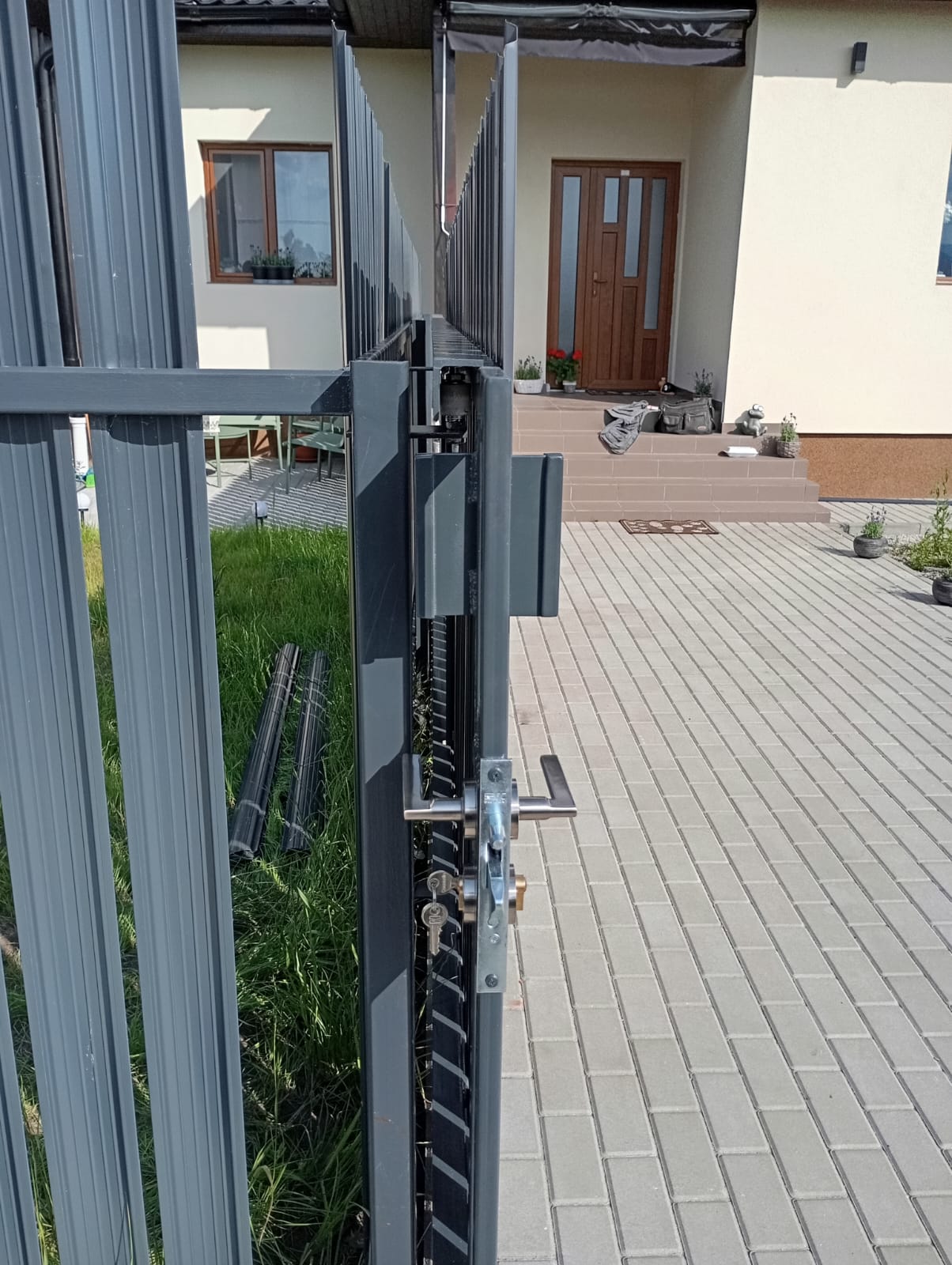 "Guruló" kapu - Poartă cu roți - Sliding gate