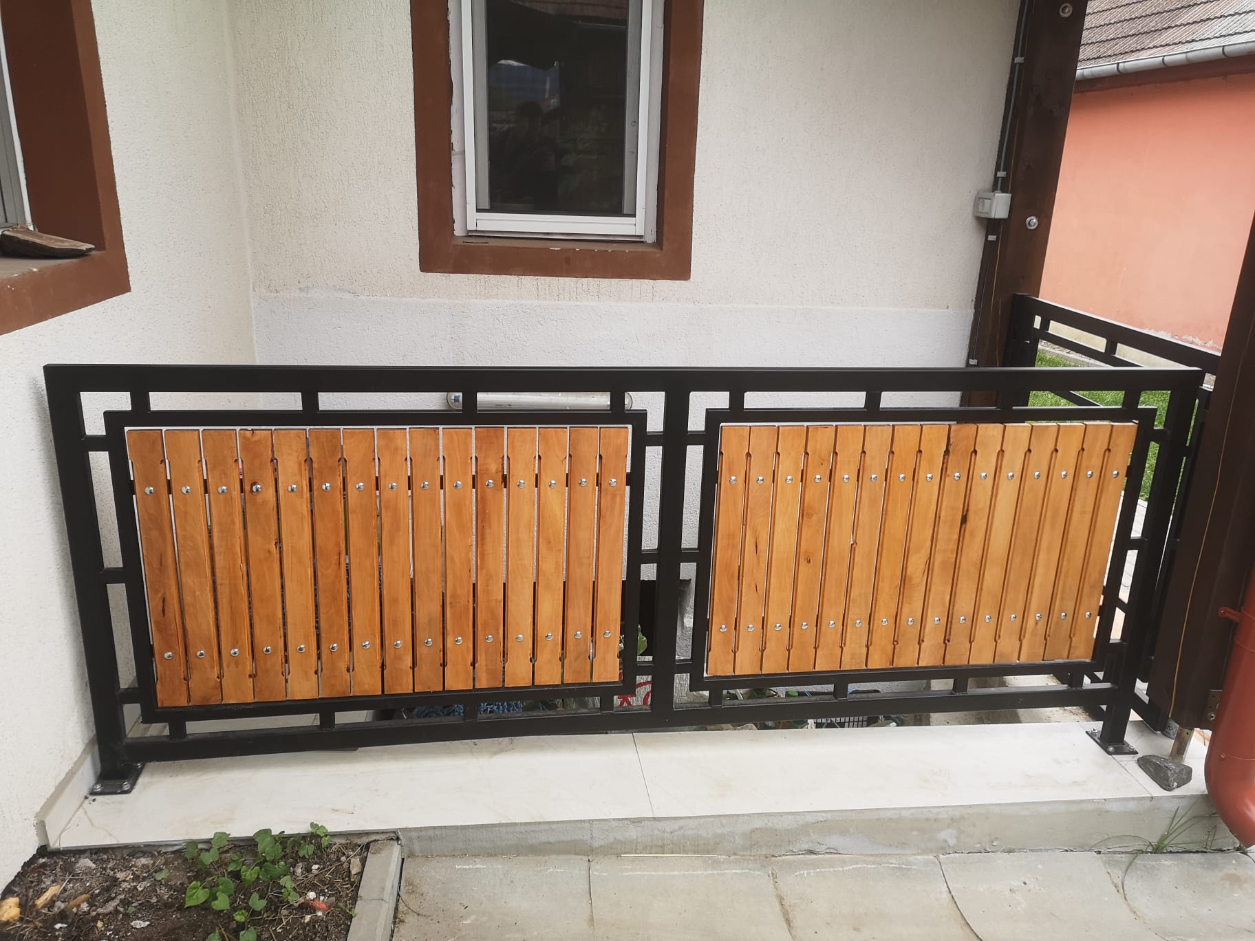 Pincelejáró korlát - Balustradă pentru scara de pivniță - Basement staircase railing