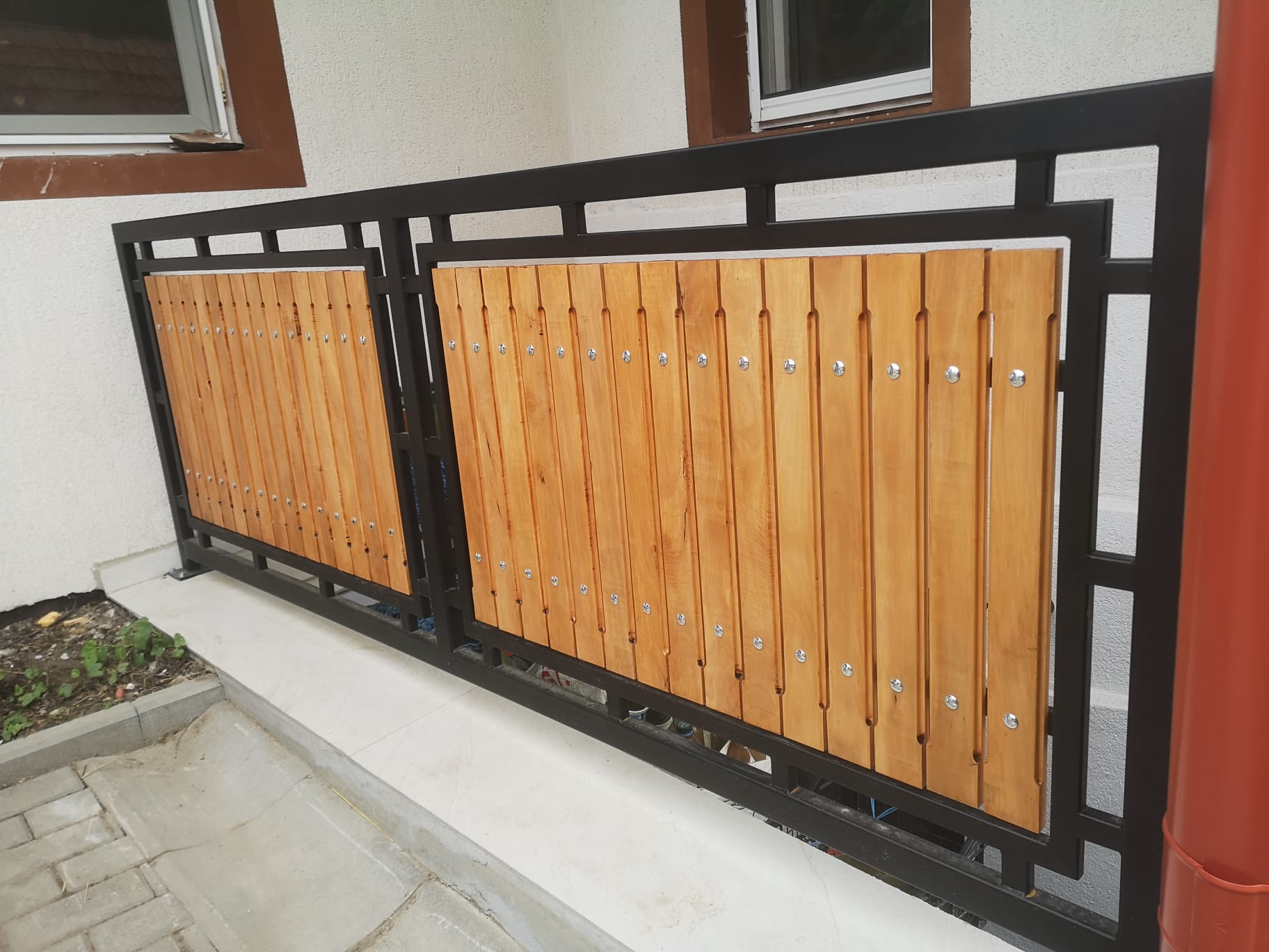 Pincelejáró korlát - Balustradă pentru scara de pivniță - Basement staircase railing