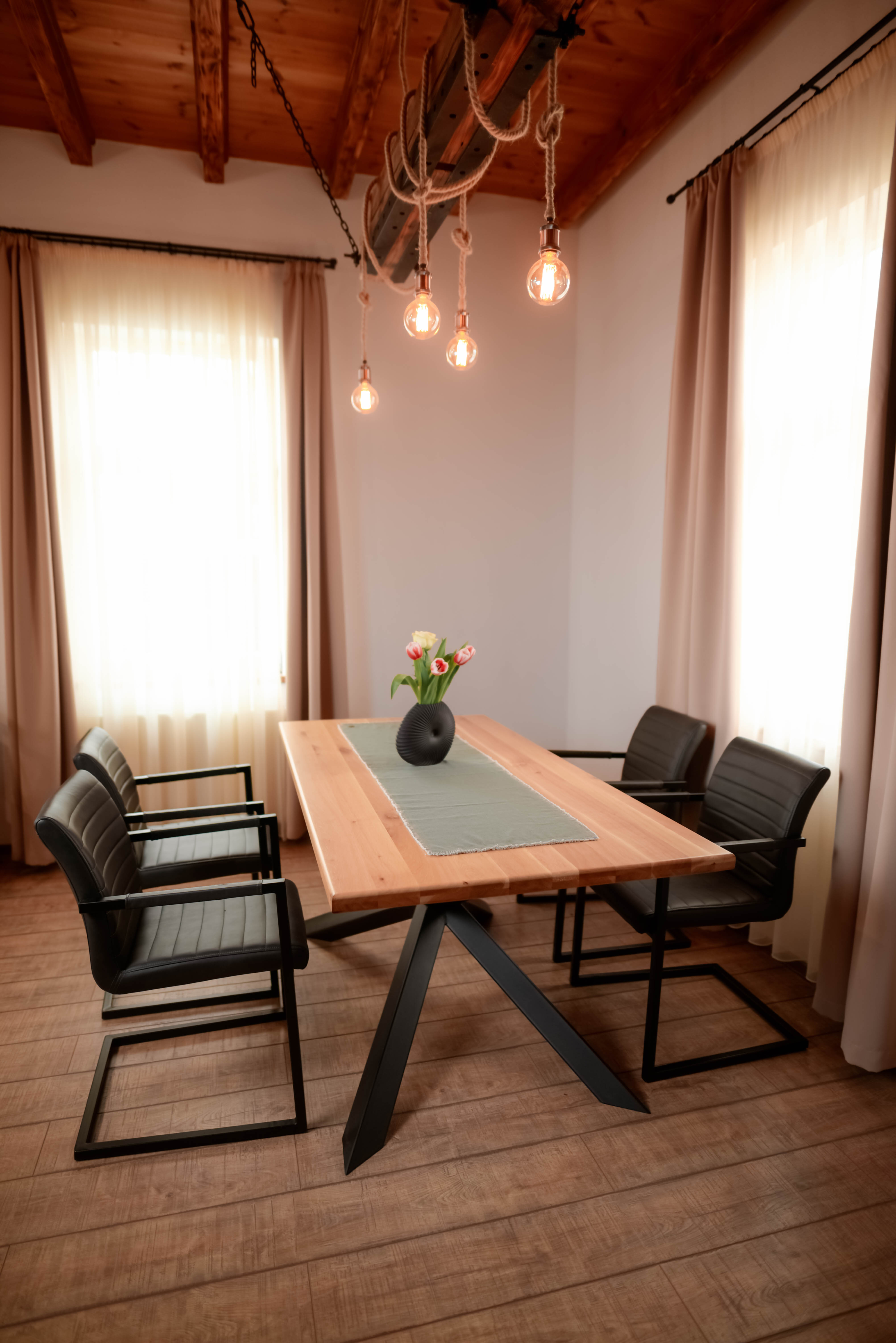 "Xplosion" asztal - masă - table 